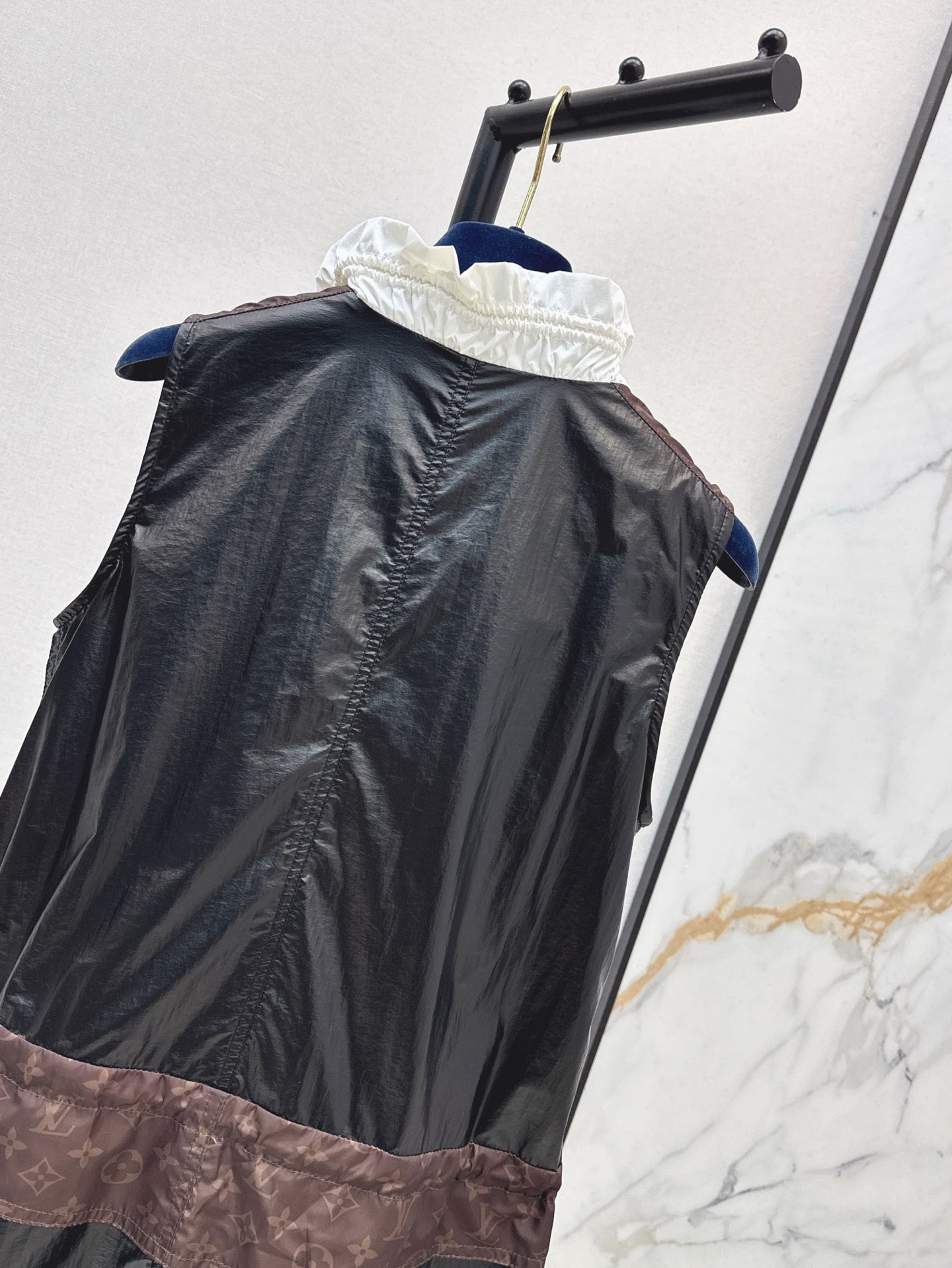 L 25ss sleeveless dress