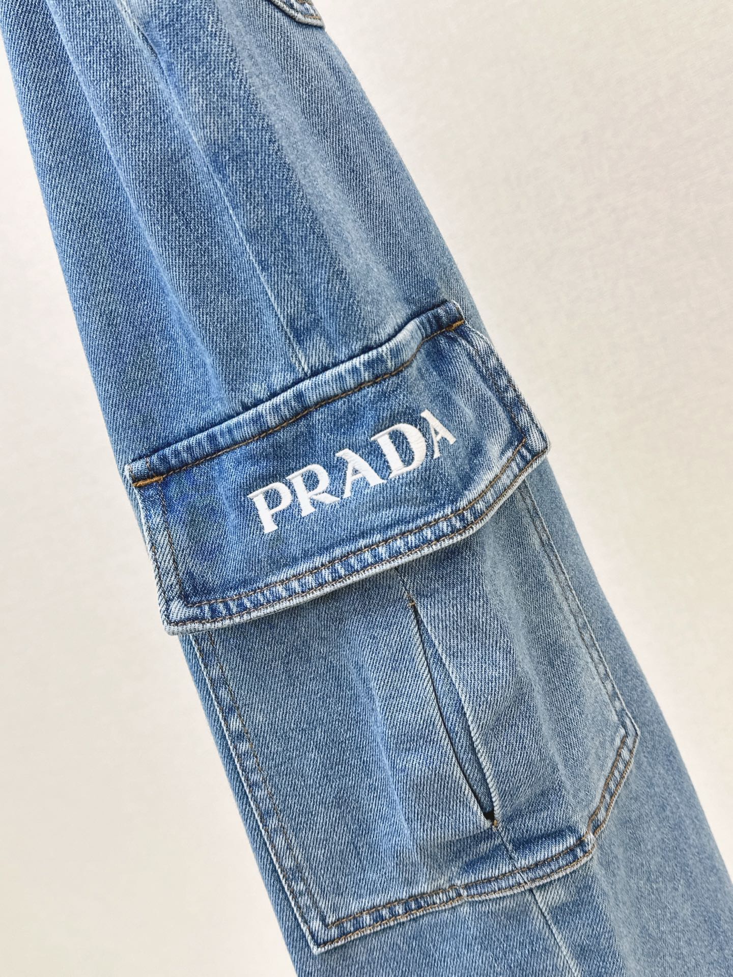 P 25SS embroidered jeans