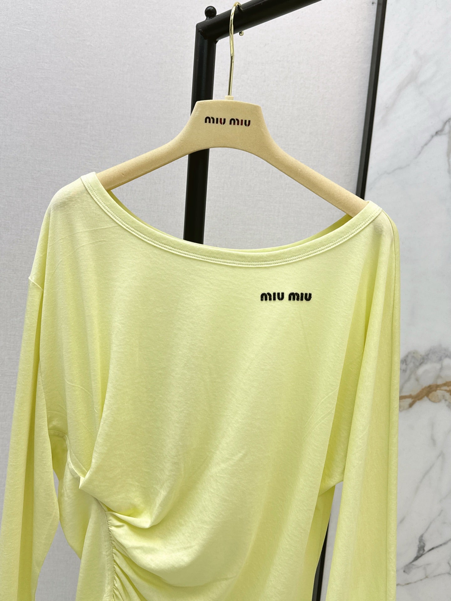 Mi 25ss off-shoulder shirt