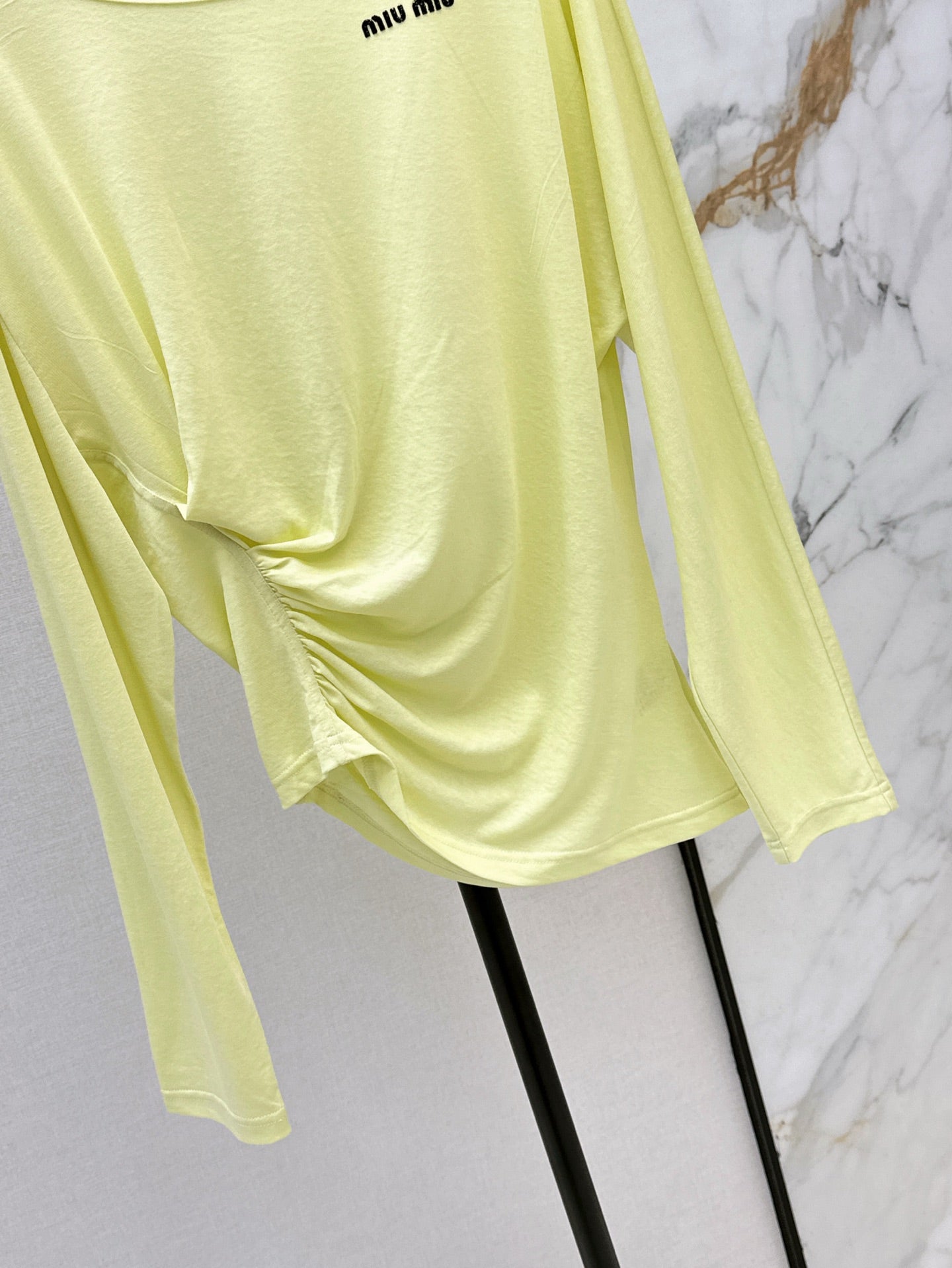 Mi 25ss off-shoulder shirt