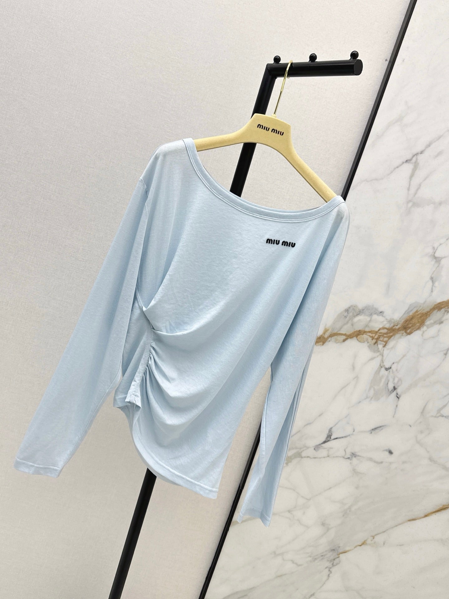 Mi 25ss off-shoulder shirt