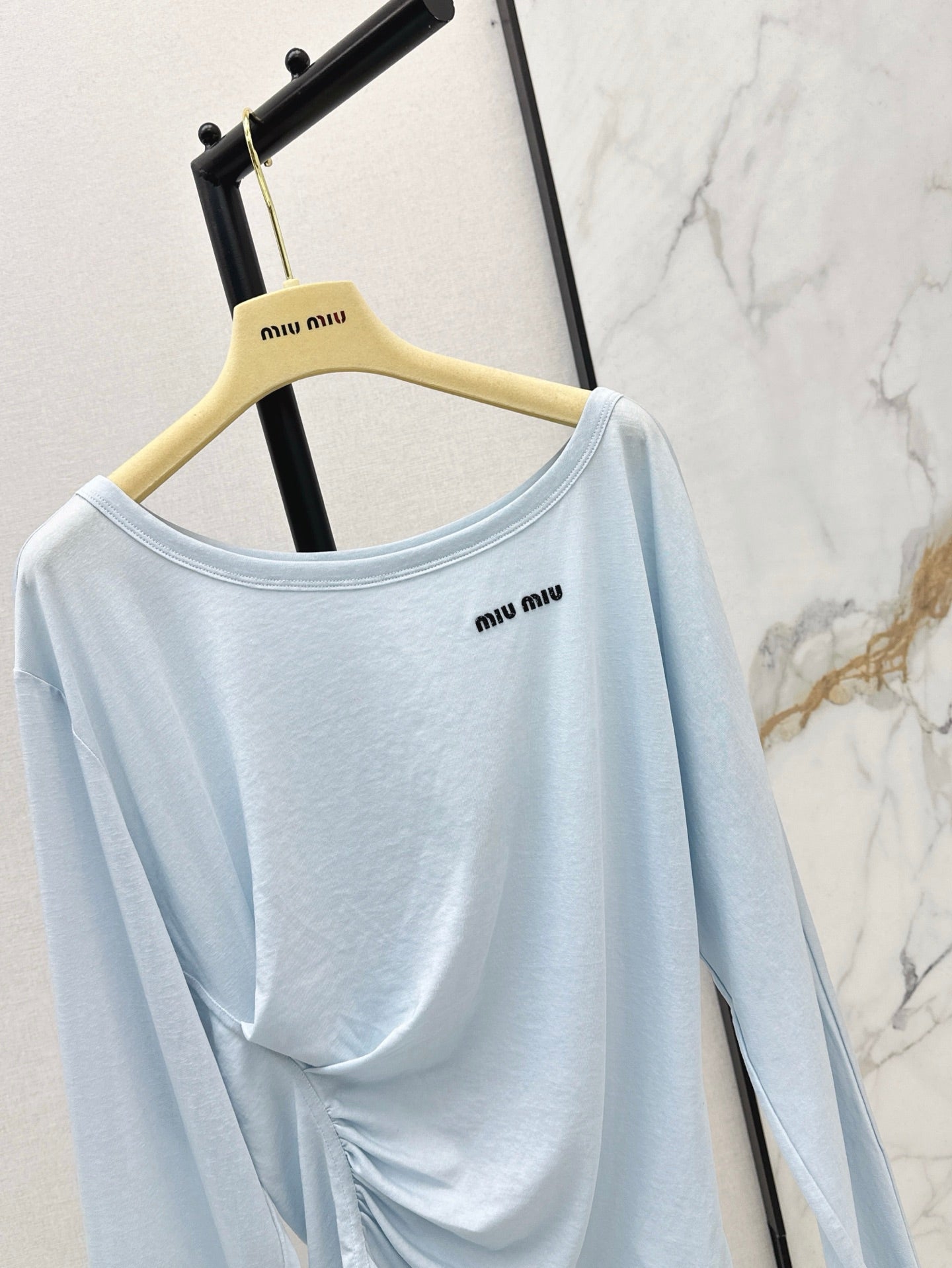 Mi 25ss off-shoulder shirt