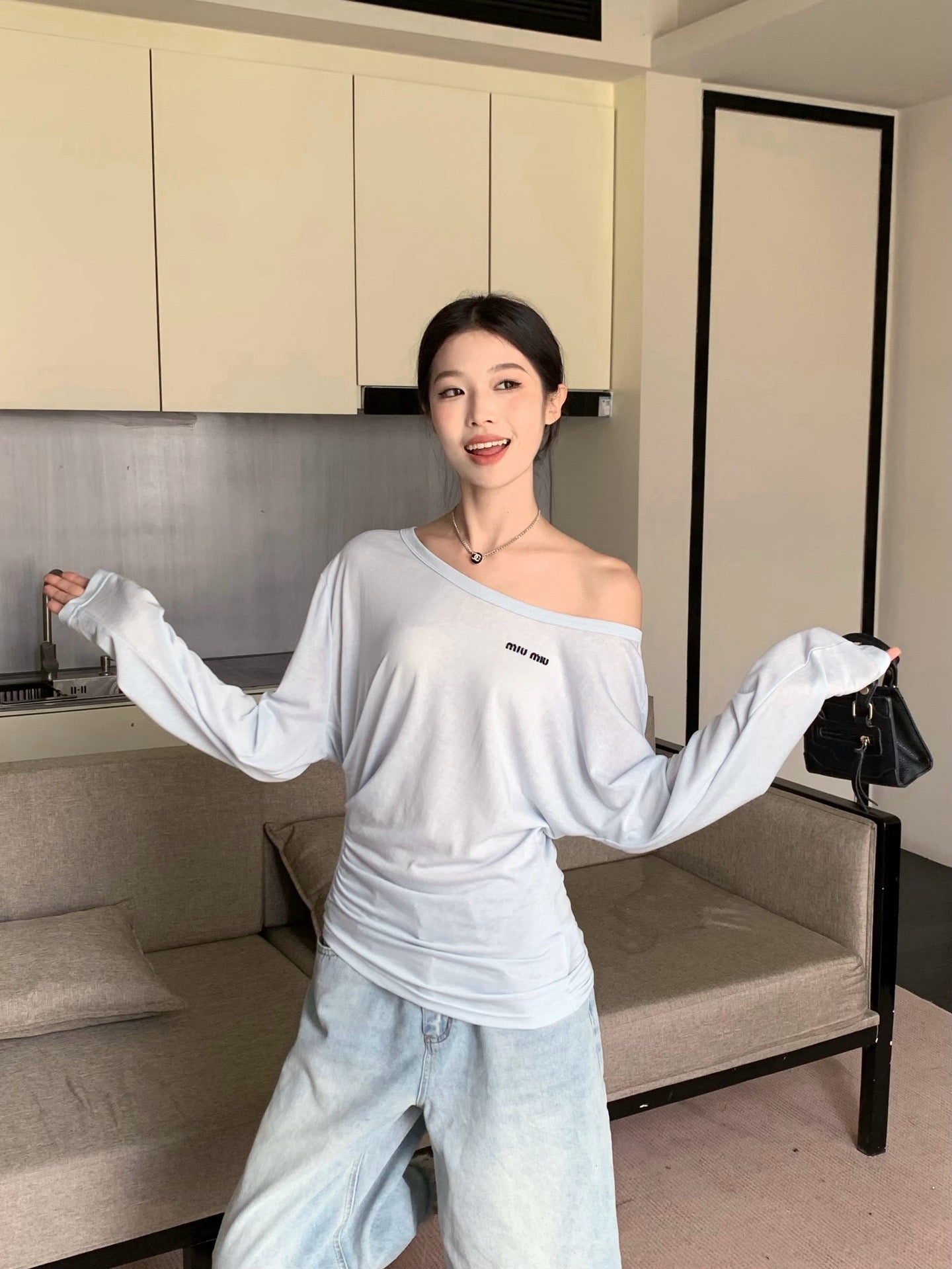 Mi 25ss off-shoulder shirt