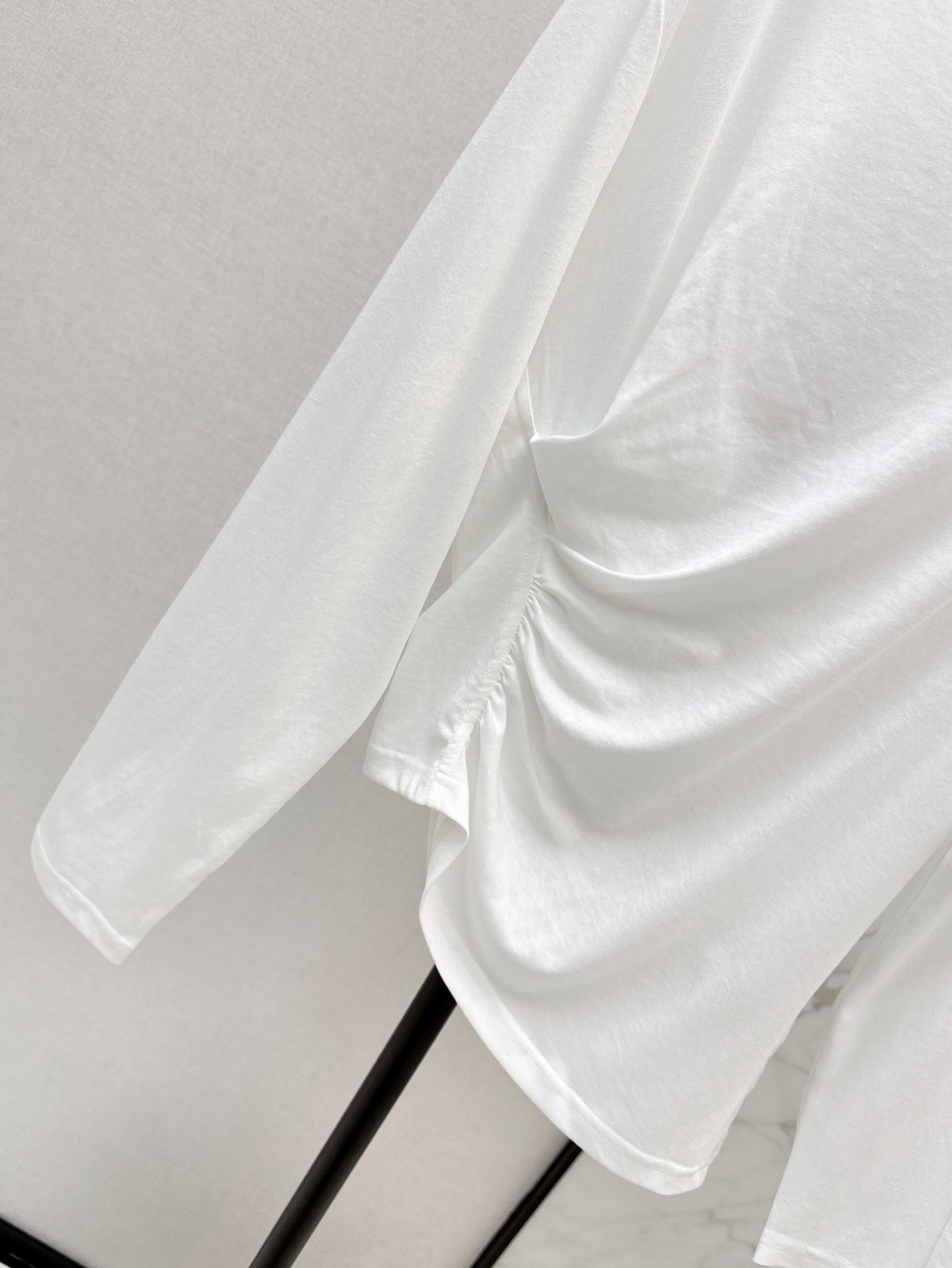 Mi 25ss off-shoulder shirt