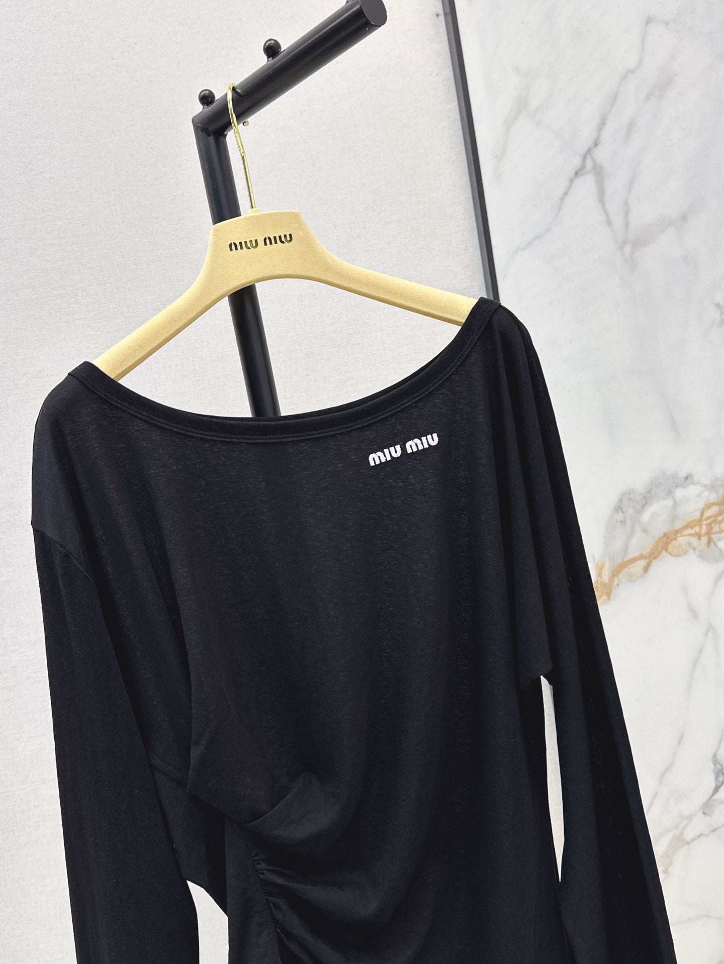 Mi 25ss off-shoulder shirt