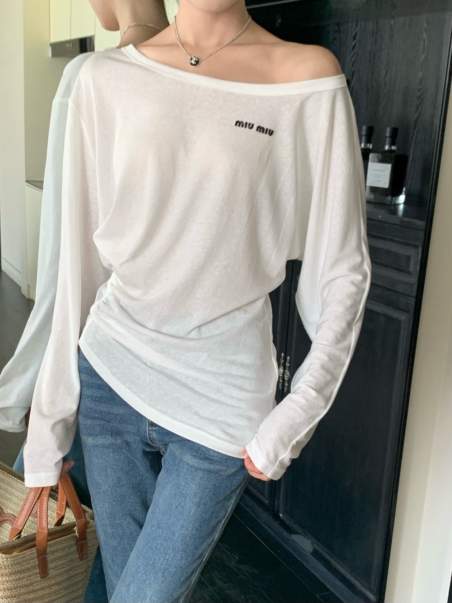 Mi 25ss off-shoulder shirt