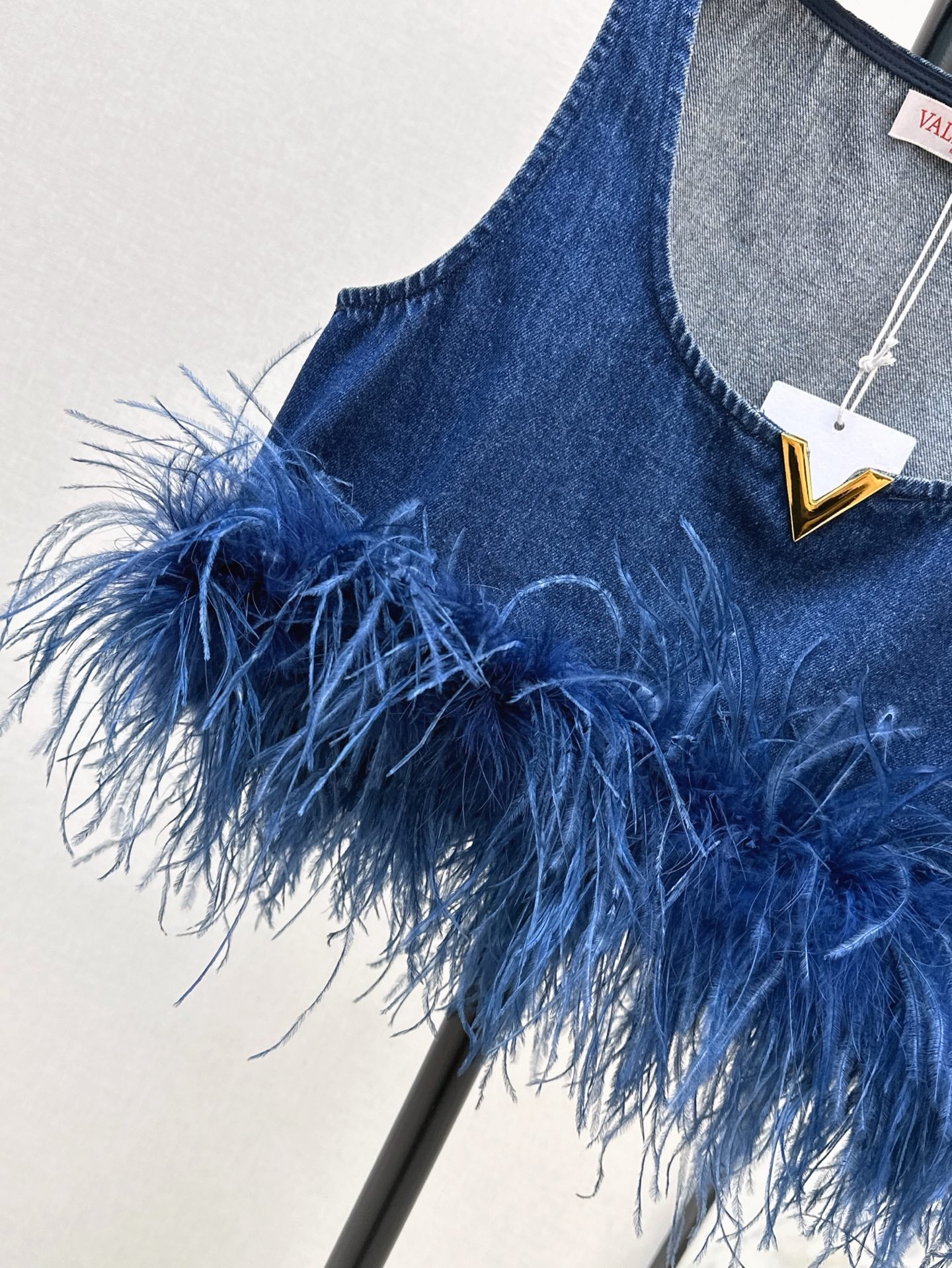 Val 25ss Removable ostrich feathers vest