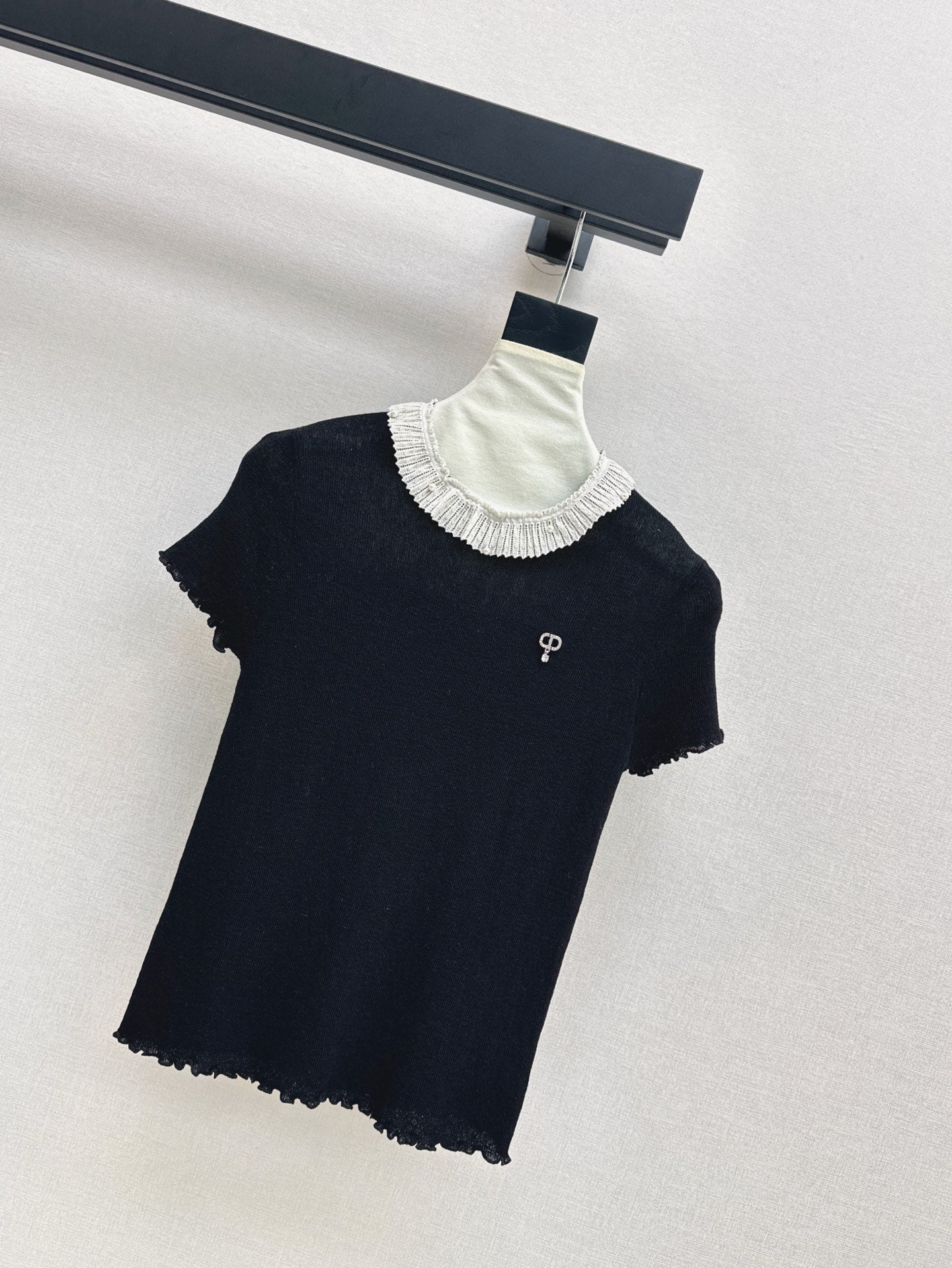 CE 25SS ruffle knit shirt