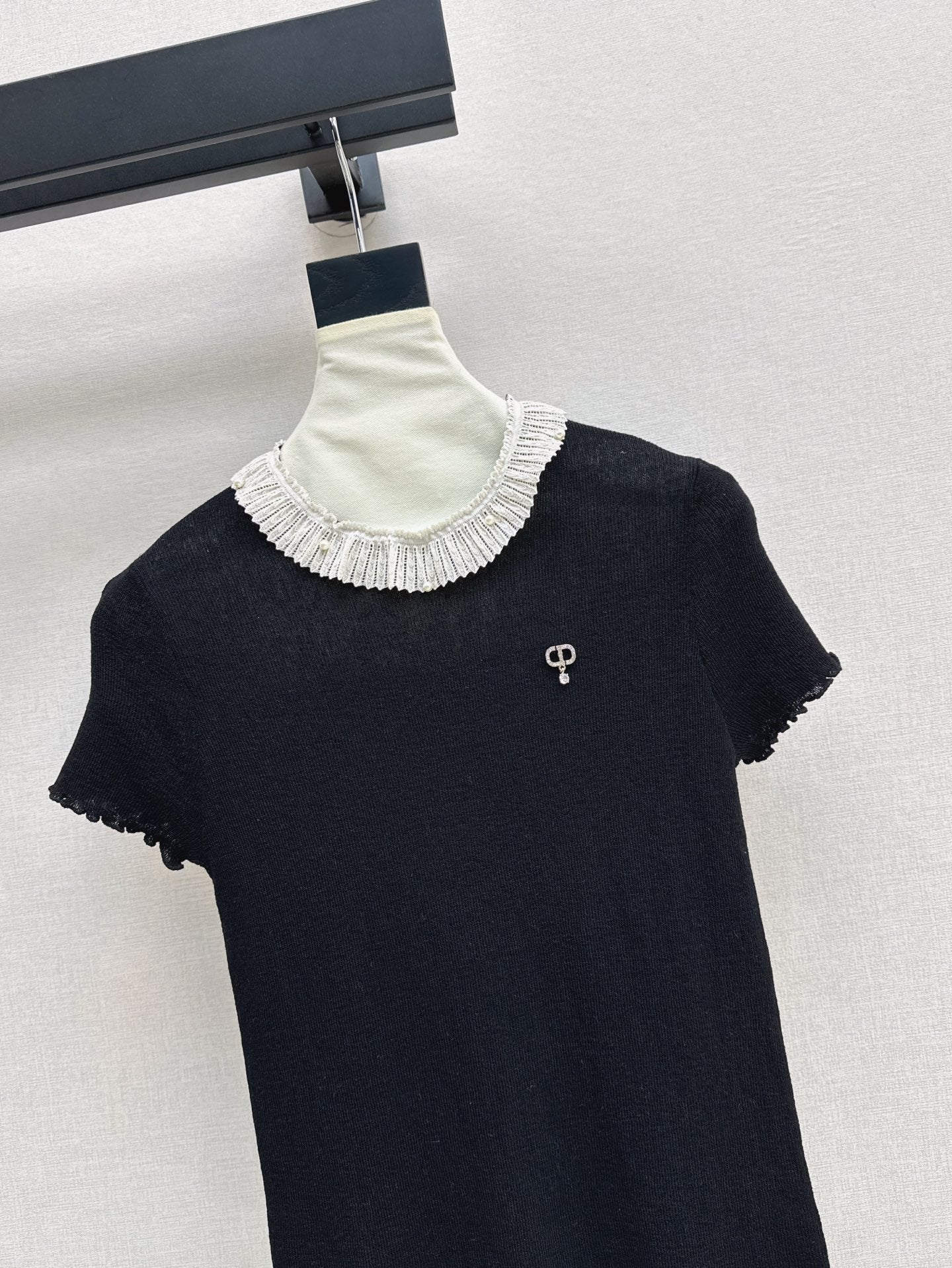 CE 25SS ruffle knit shirt
