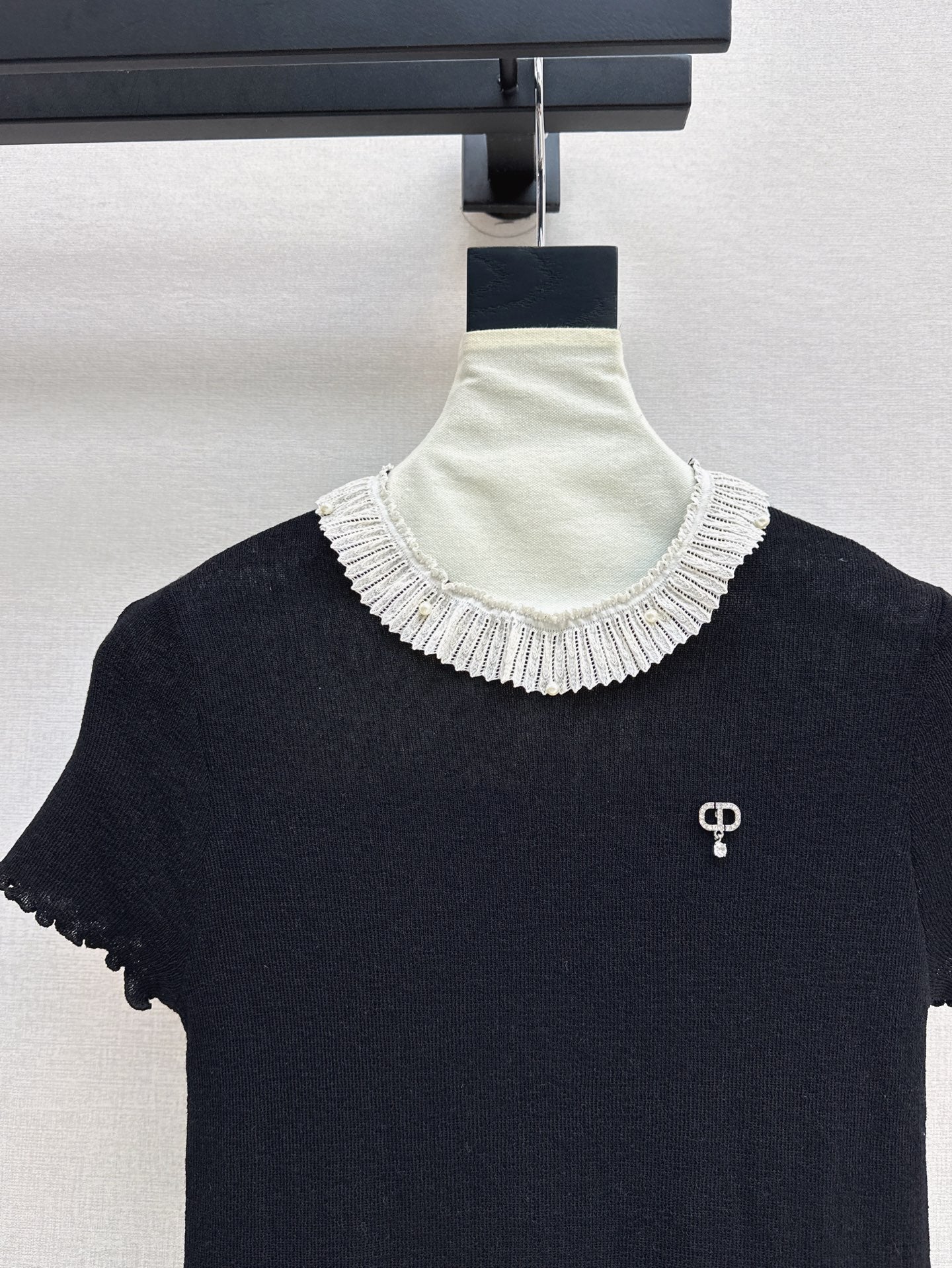 CE 25SS ruffle knit shirt