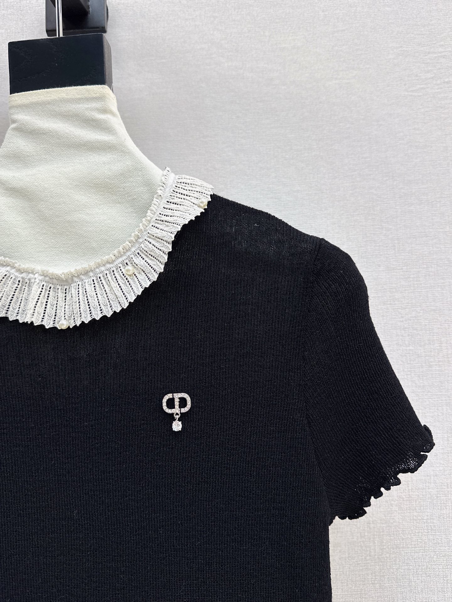 CE 25SS ruffle knit shirt