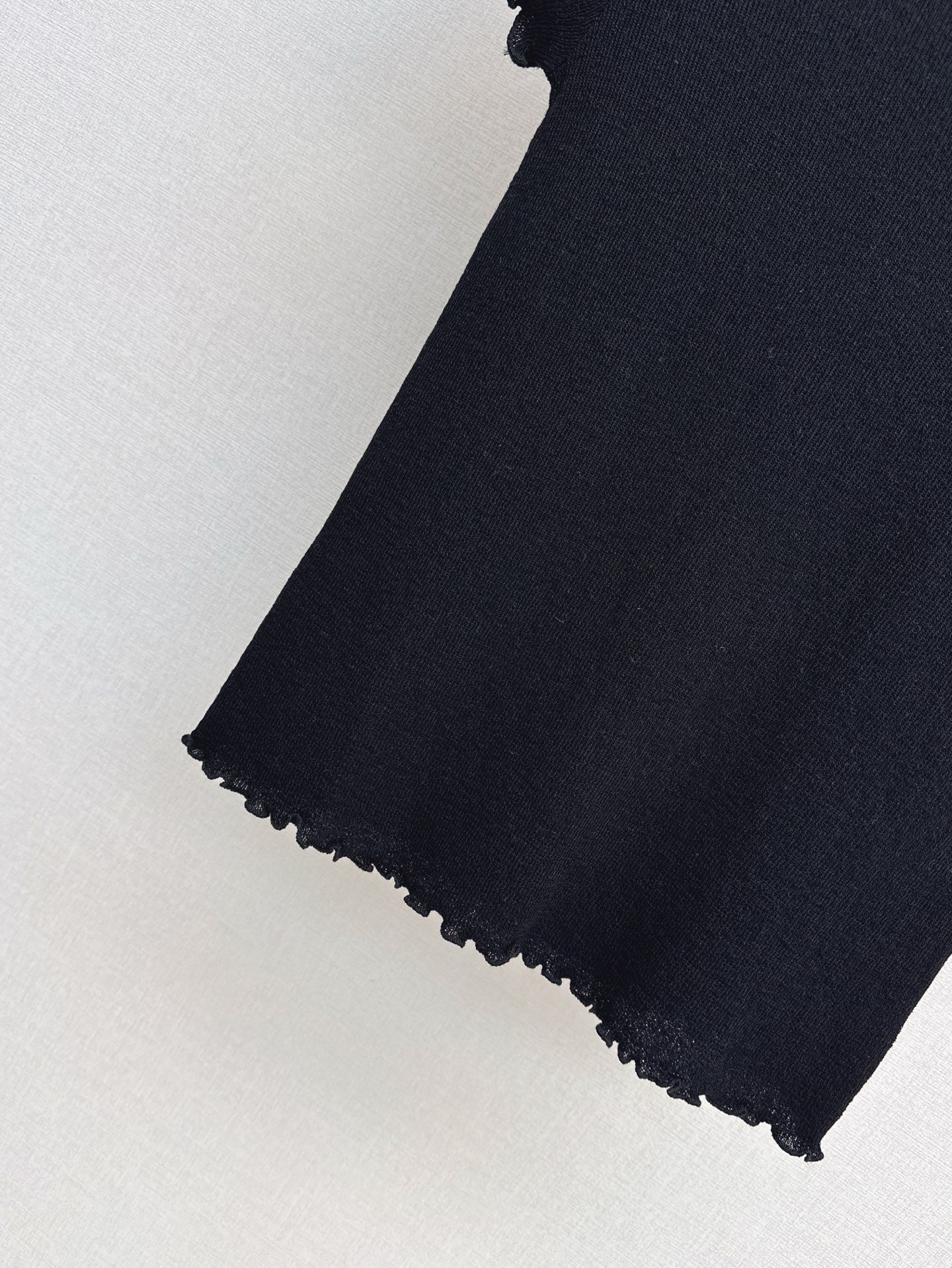 CE 25SS ruffle knit shirt