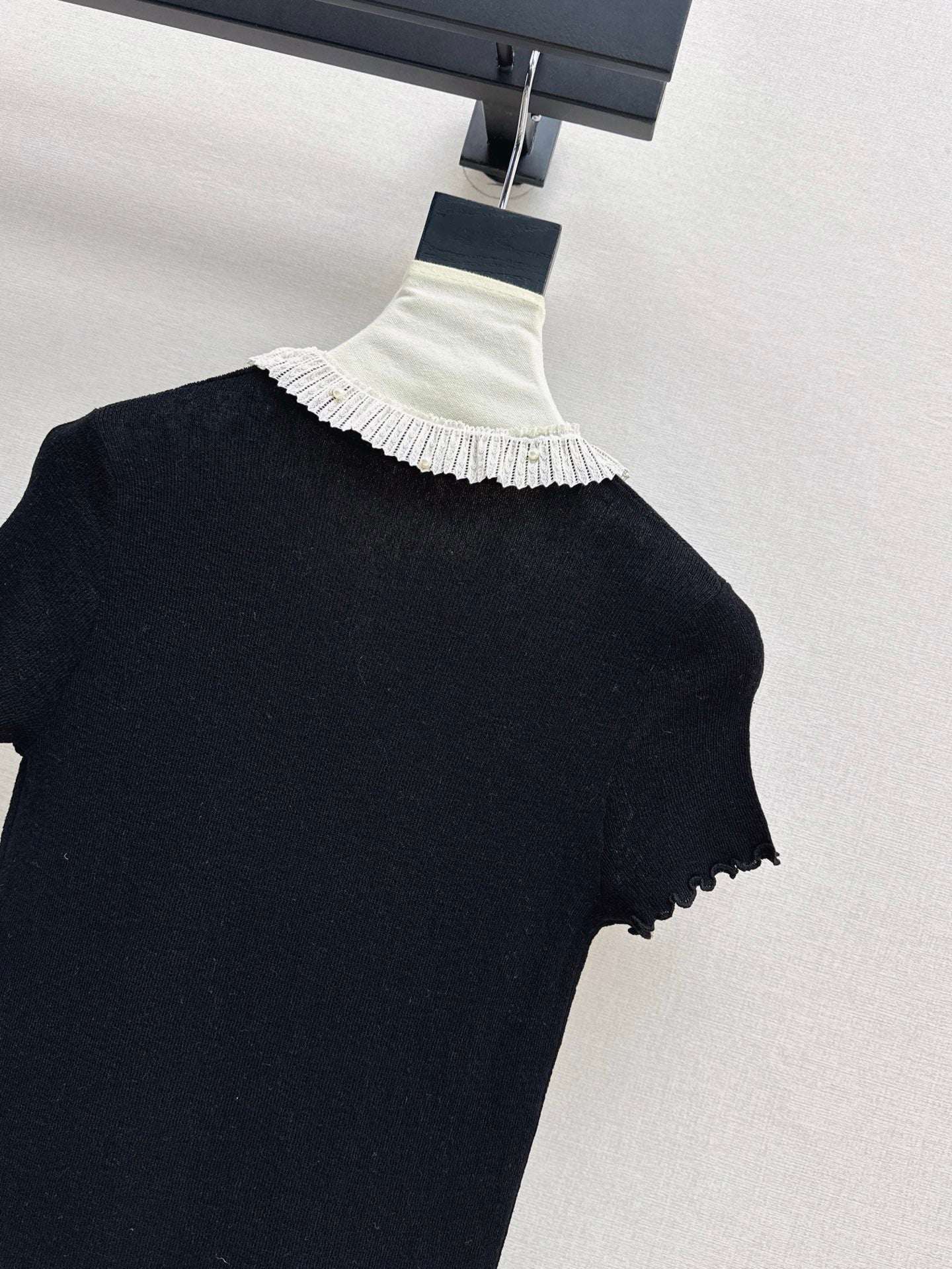 CE 25SS ruffle knit shirt