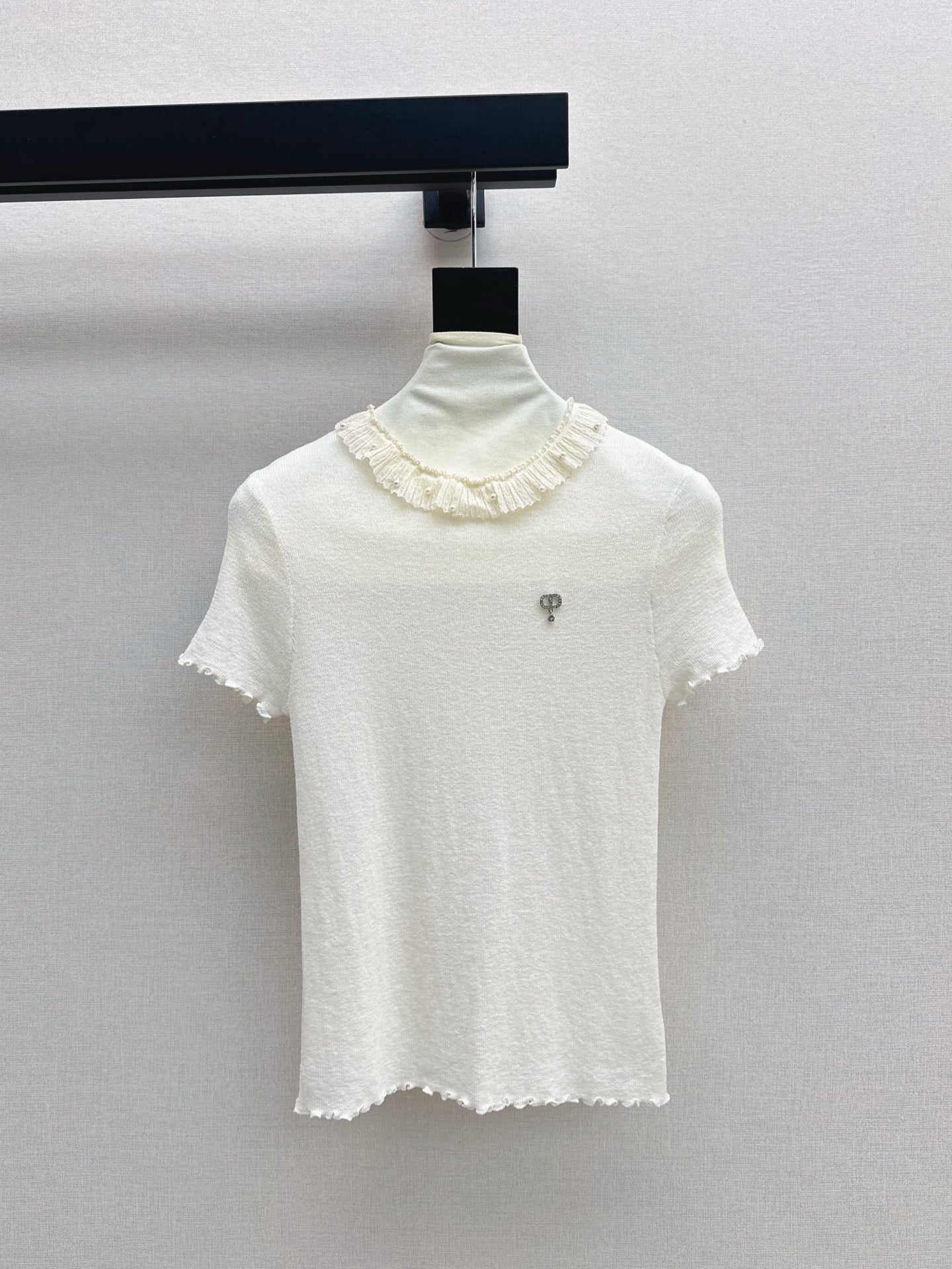 CE 25SS ruffle knit shirt
