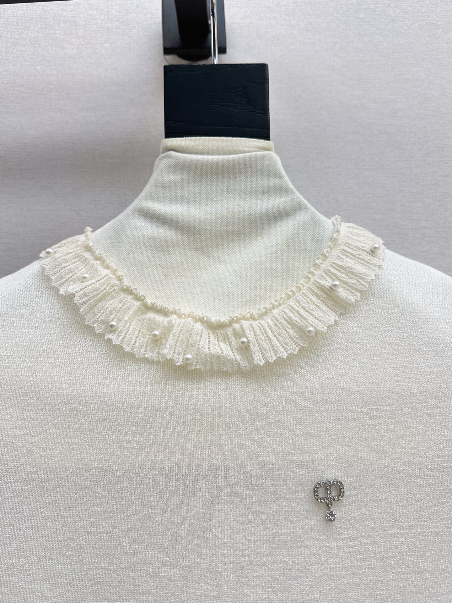 CE 25SS ruffle knit shirt