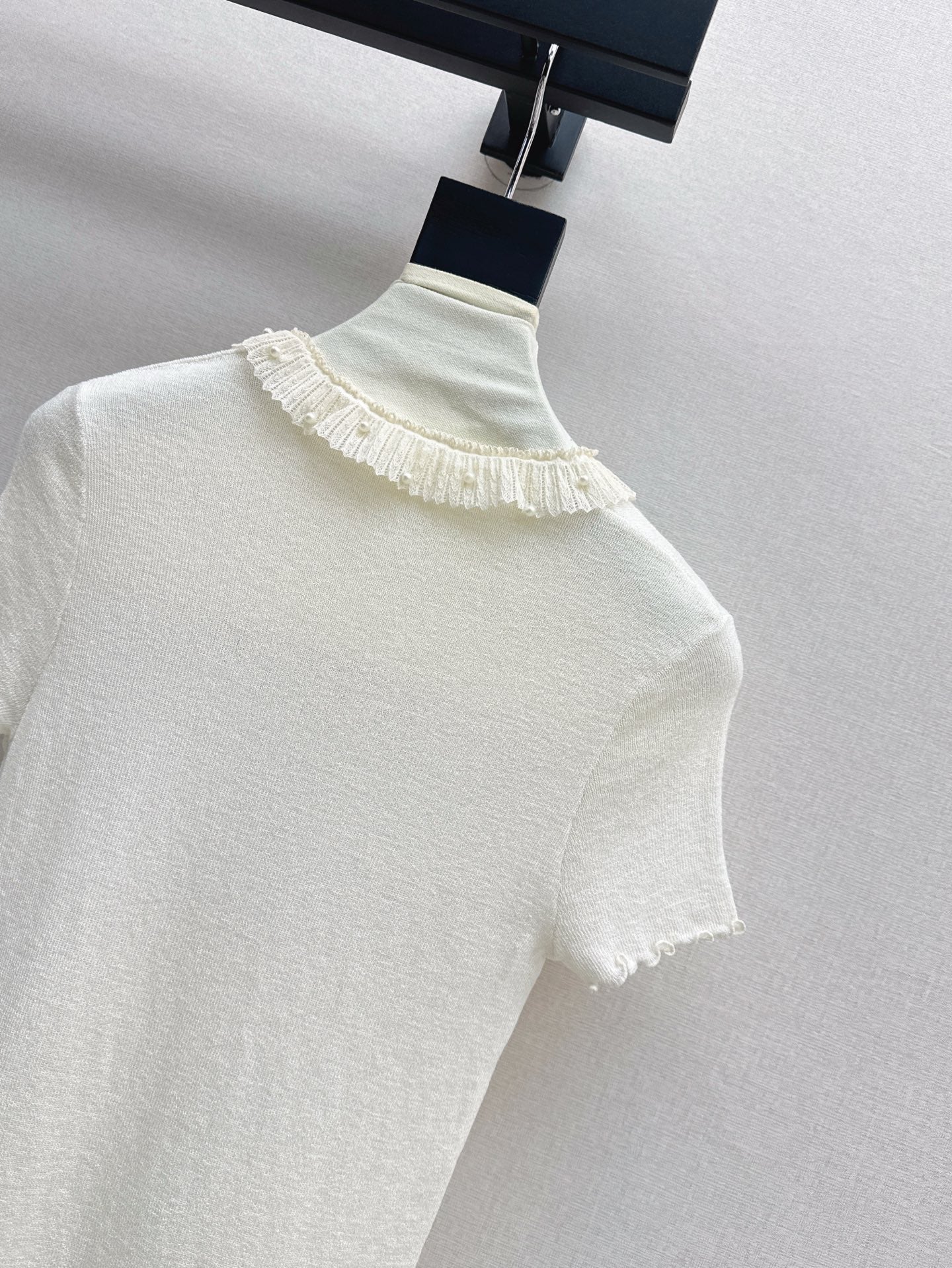 CE 25SS ruffle knit shirt