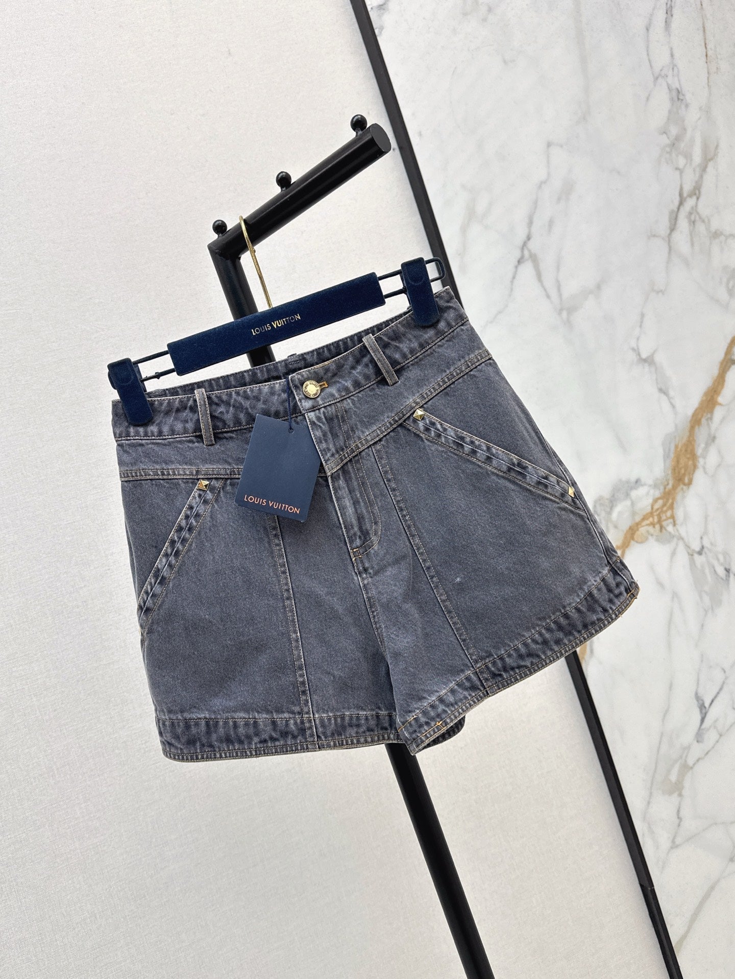 Lou 25ss embroidered short