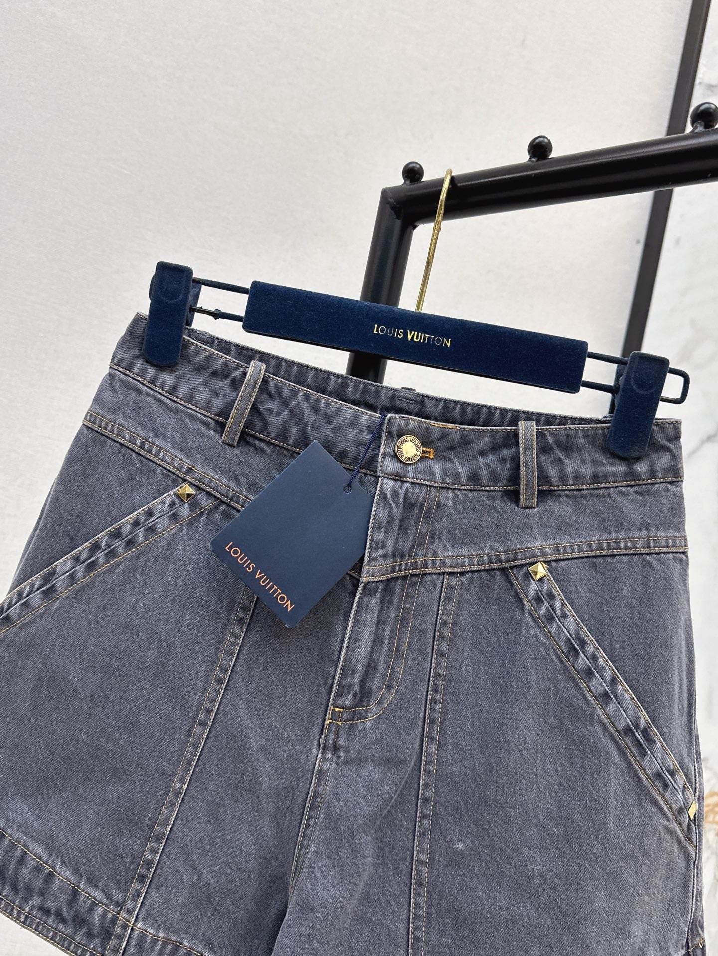 Lou 25ss embroidered short