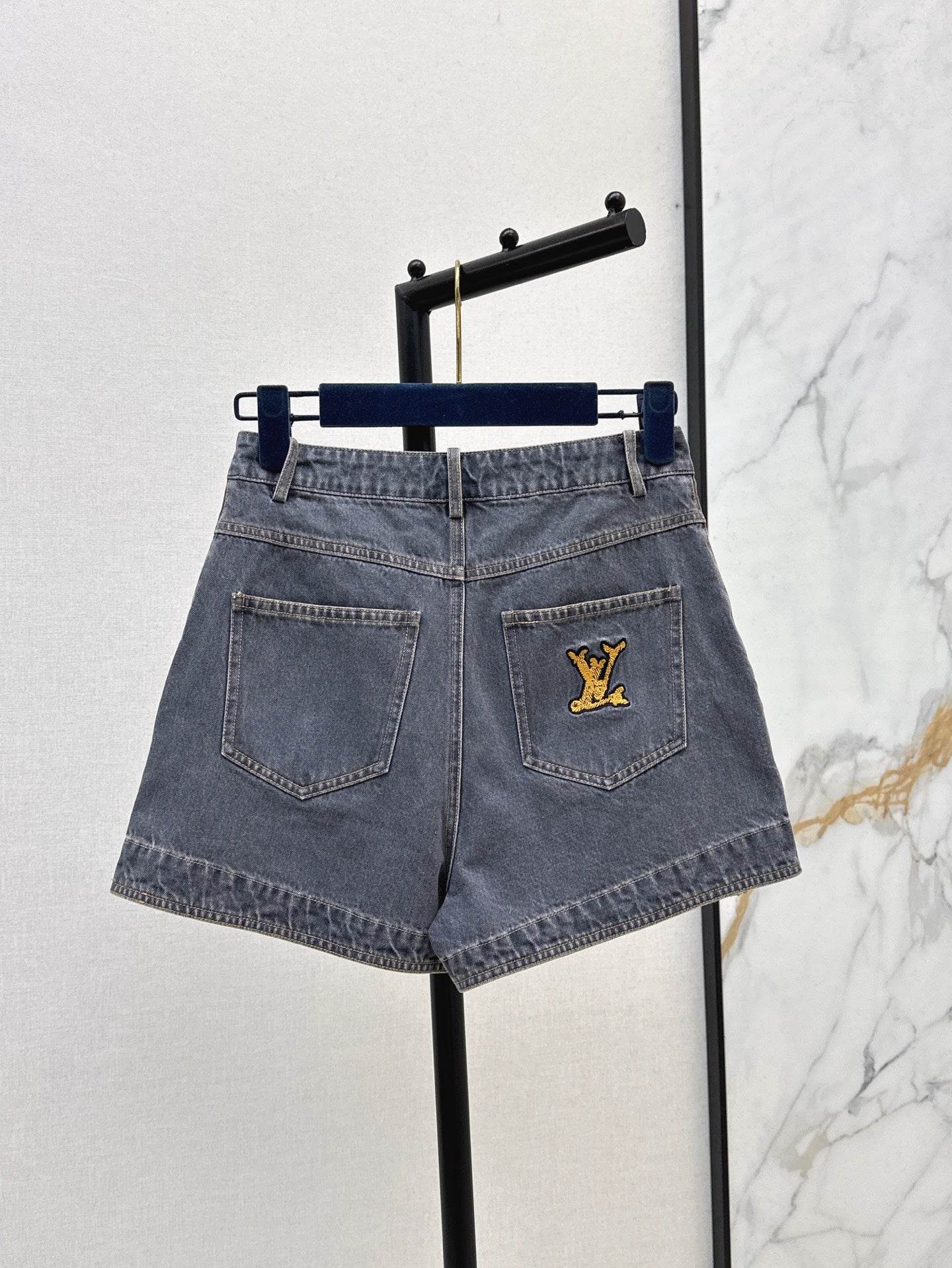 Lou 25ss embroidered short