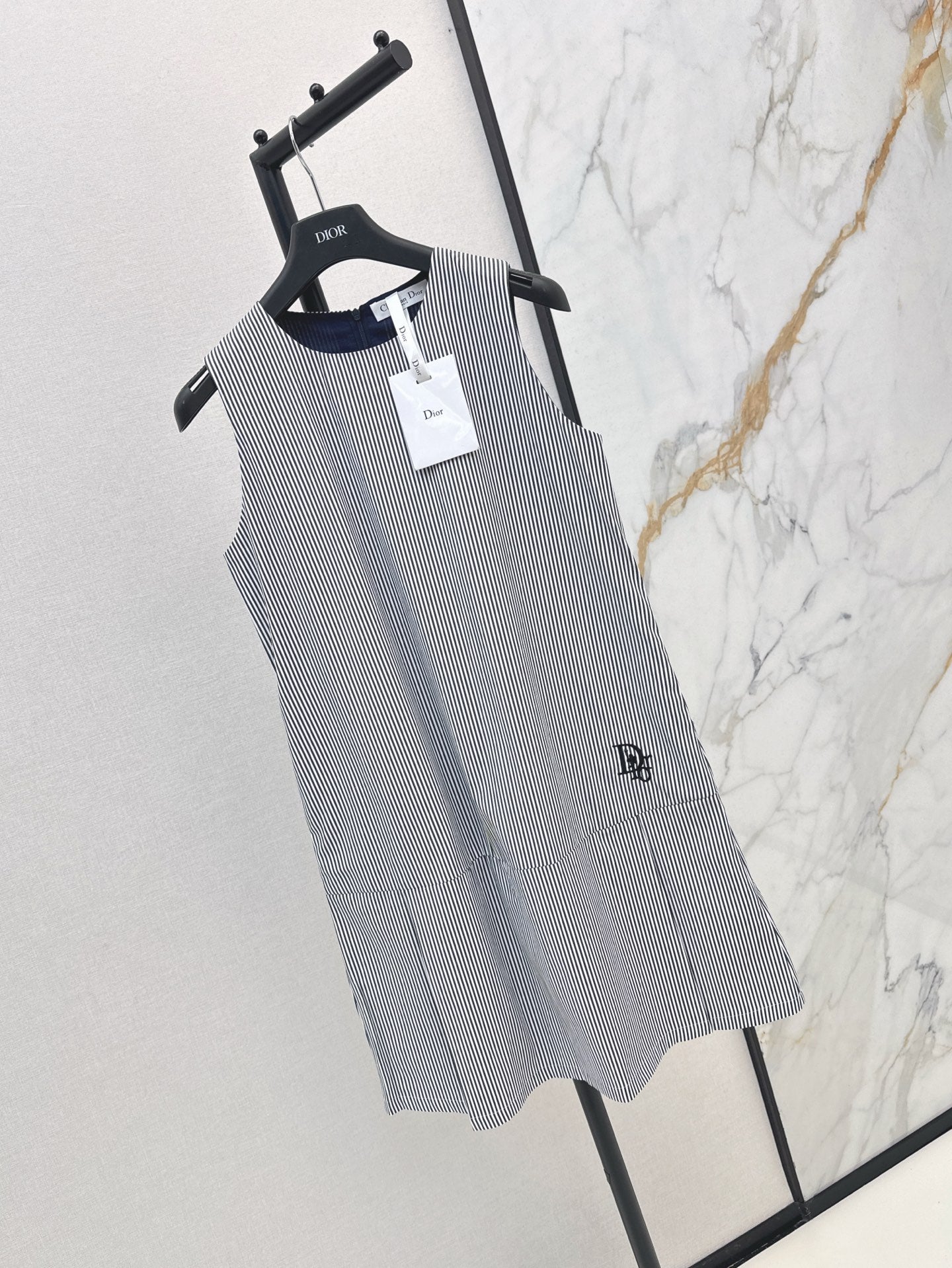 CD 25SS sleeveless dress