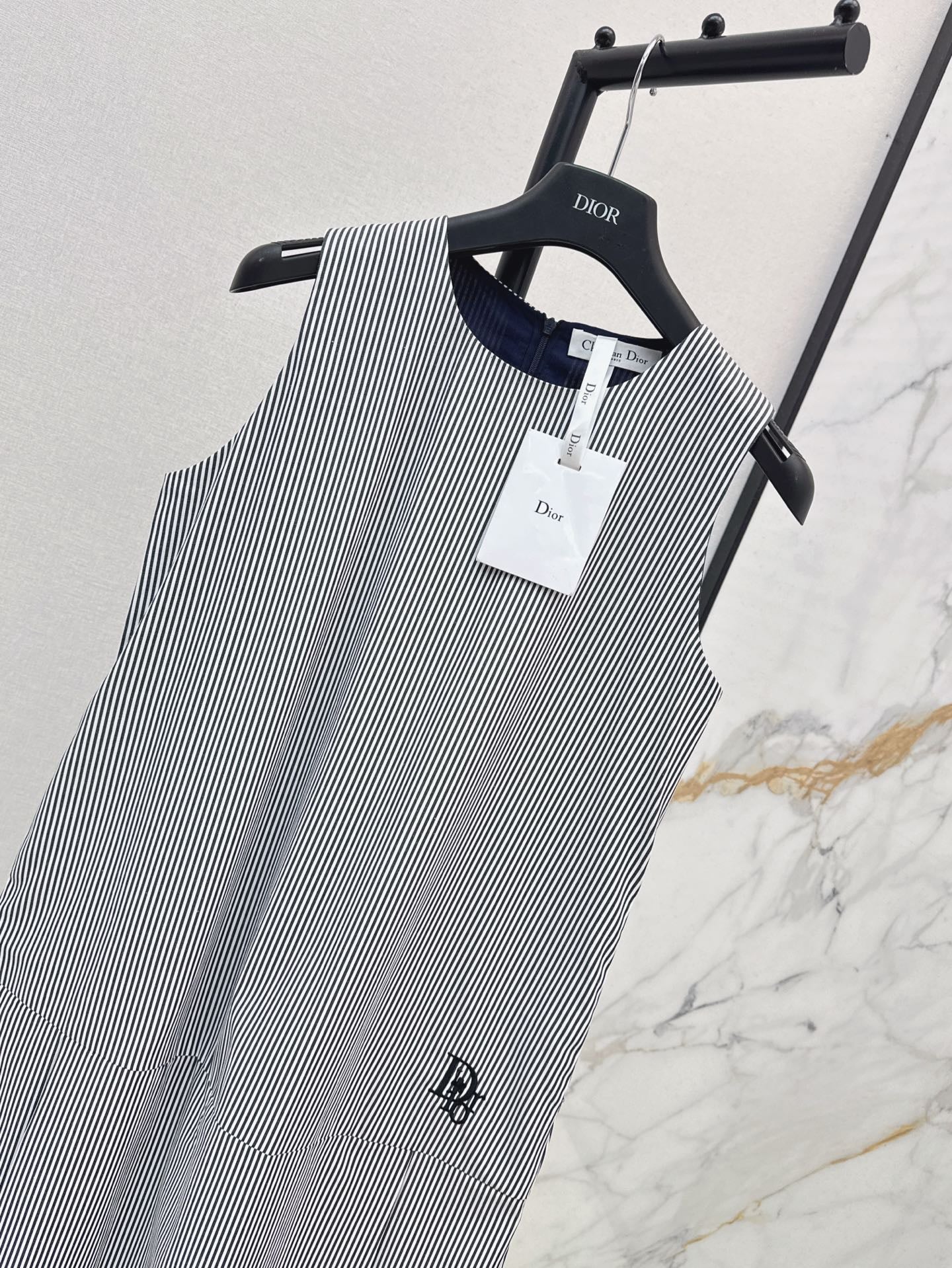 CD 25SS sleeveless dress