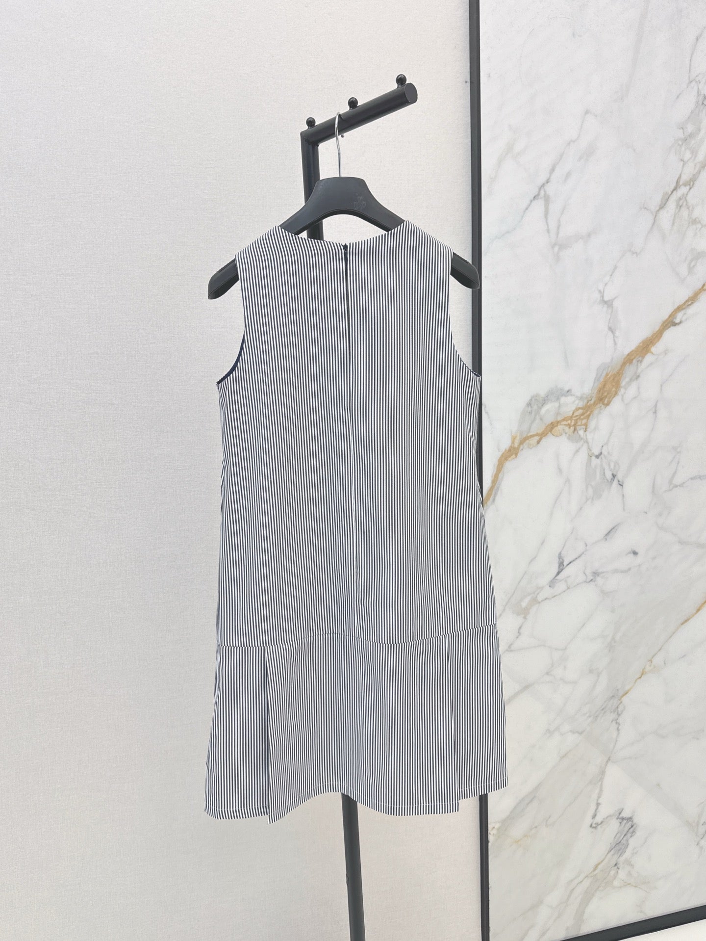 CD 25SS sleeveless dress