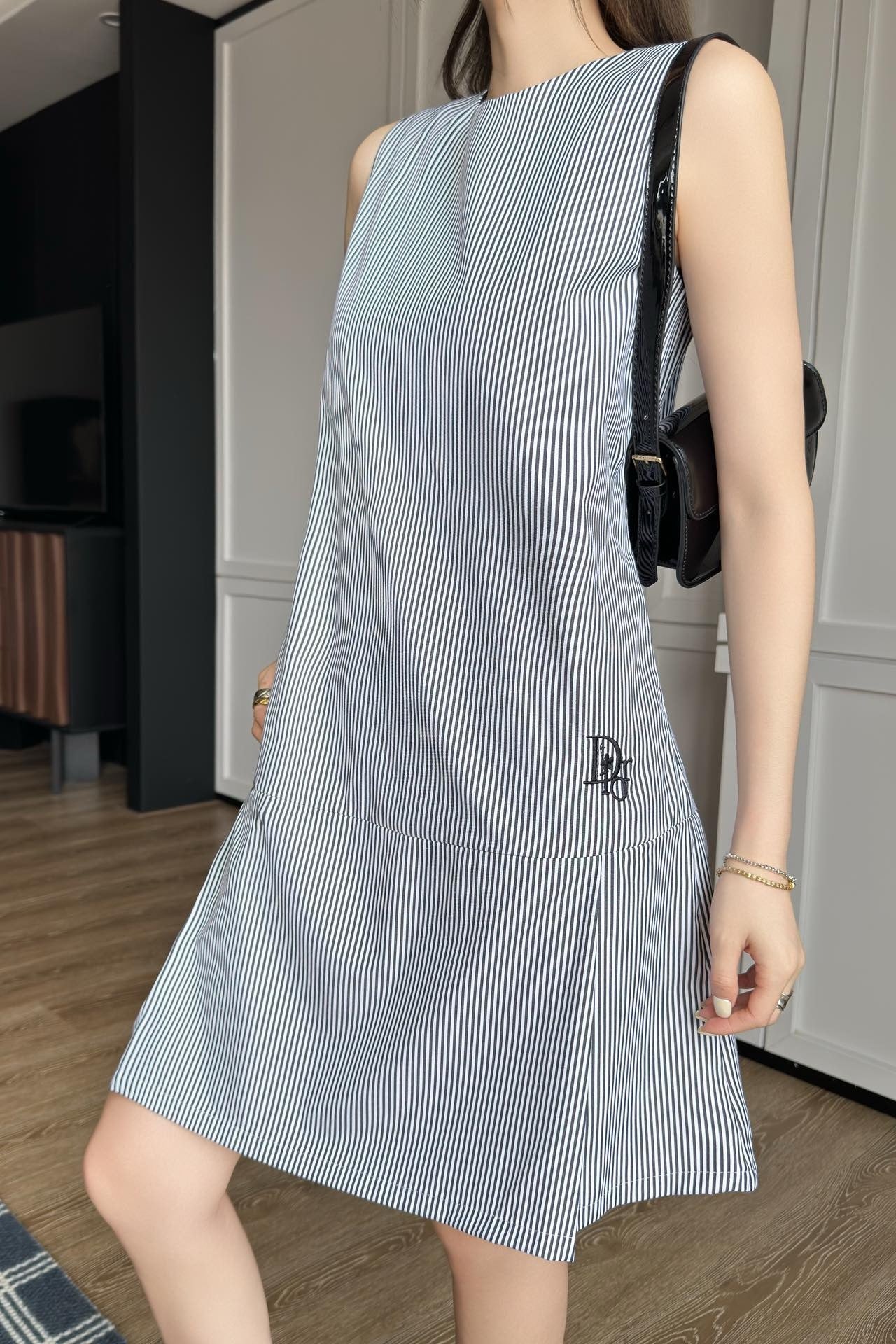 CD 25SS sleeveless dress