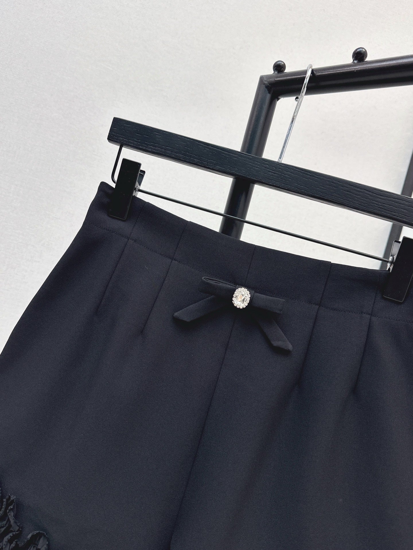 Val 25ss ruffle shorts