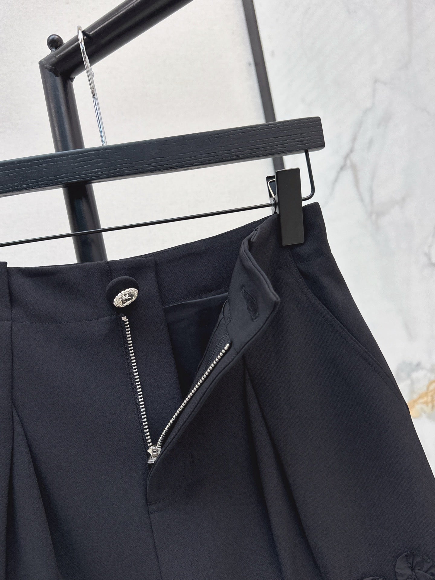 Val 25ss ruffle shorts