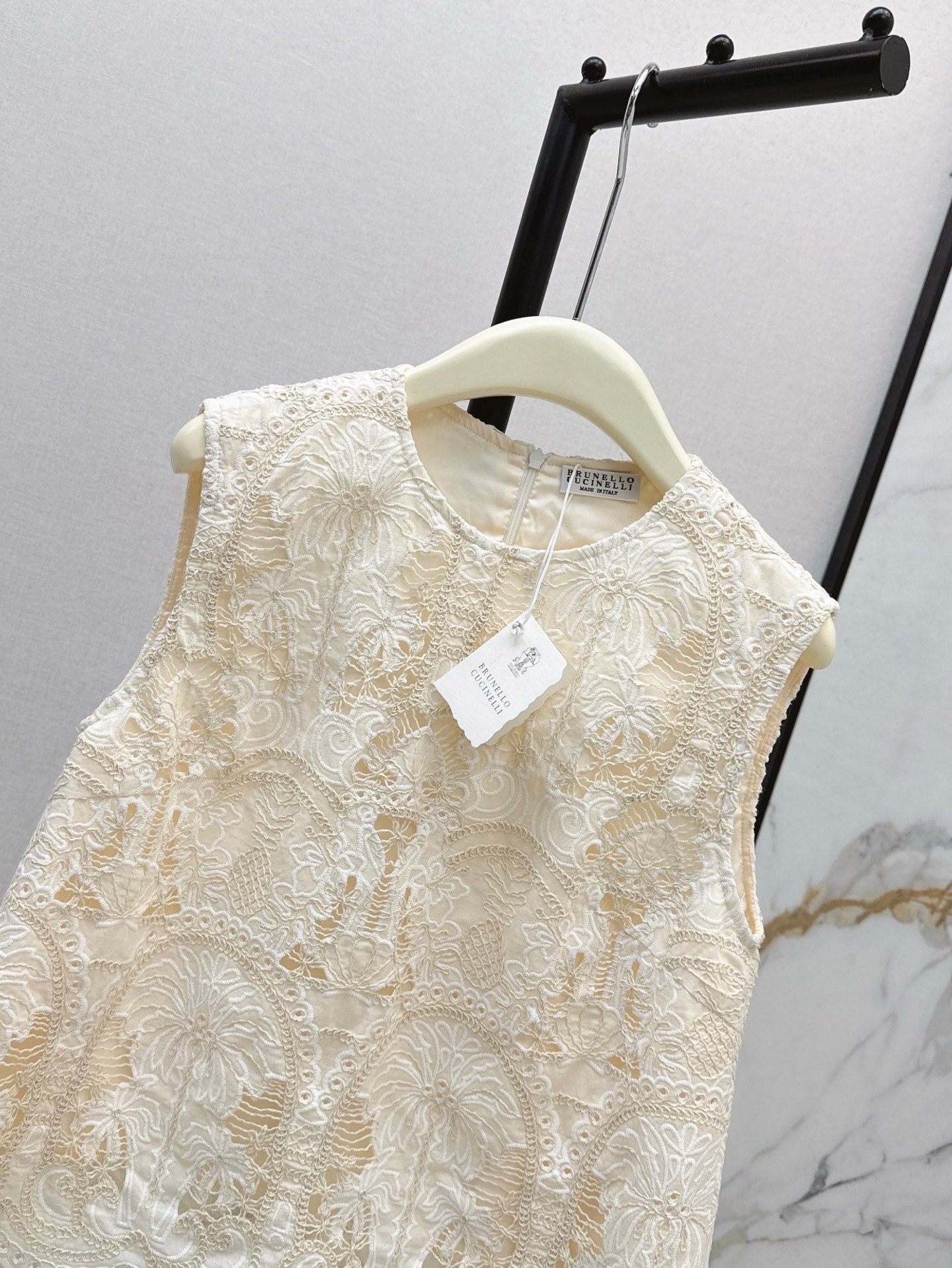 brun 25ss lace hollow vest