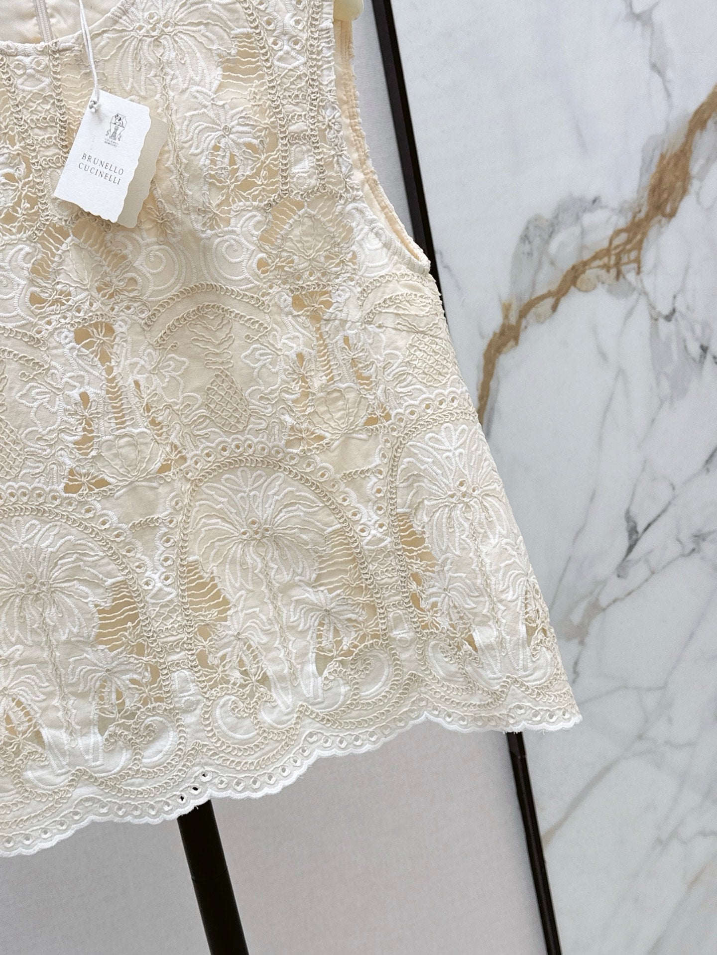brun 25ss lace hollow vest