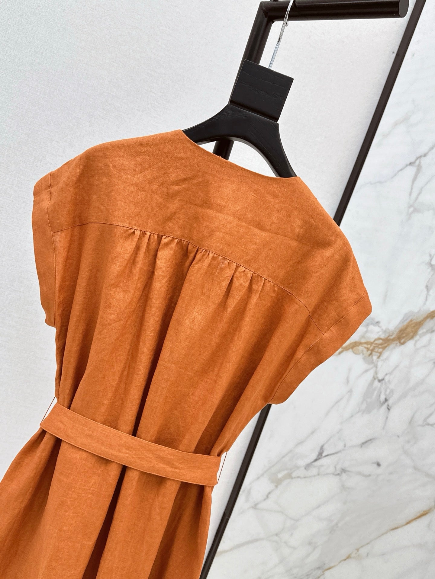 Loro 25ss sleeveless linen dress