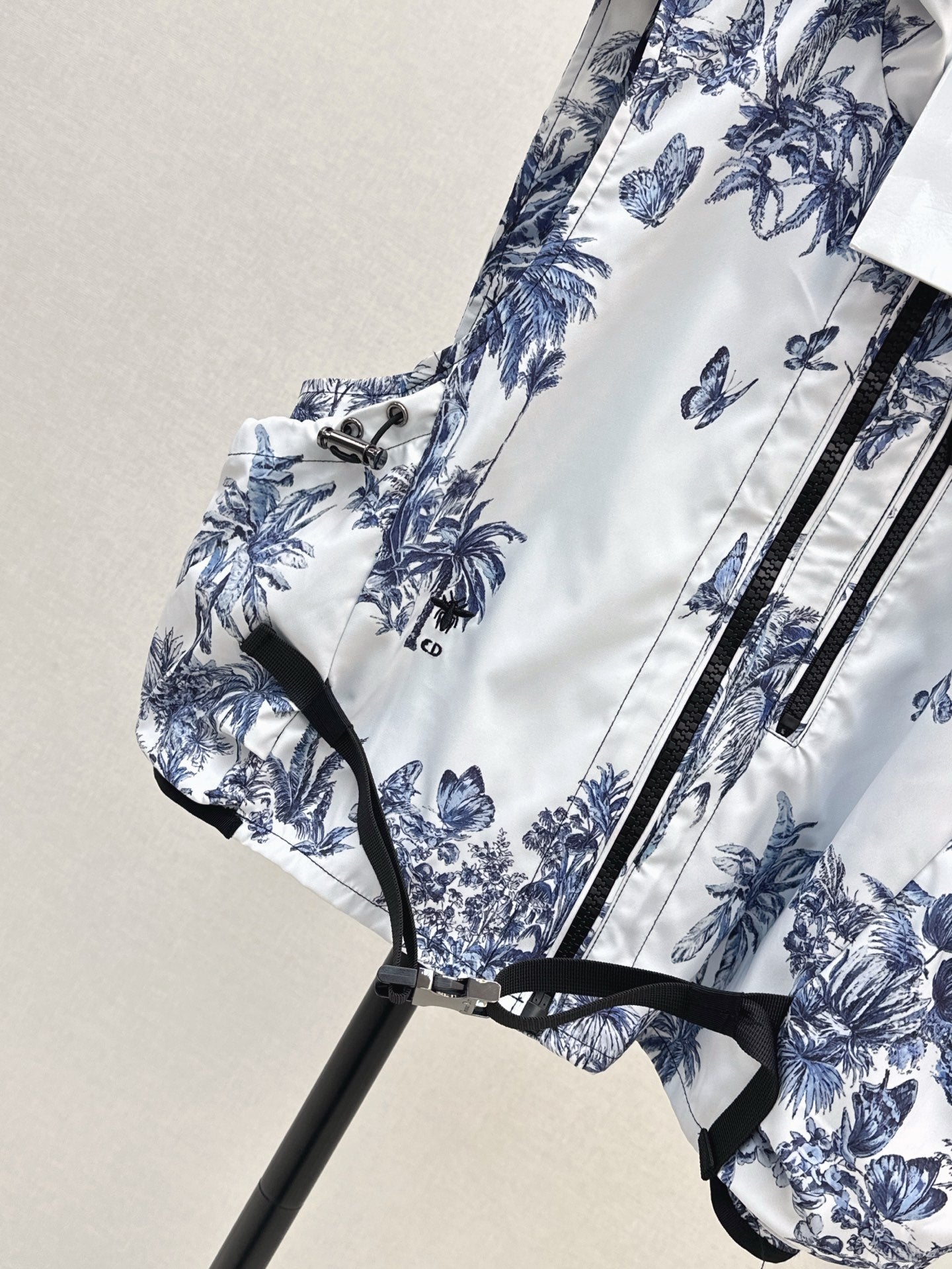 CD 25ss print hooded vest