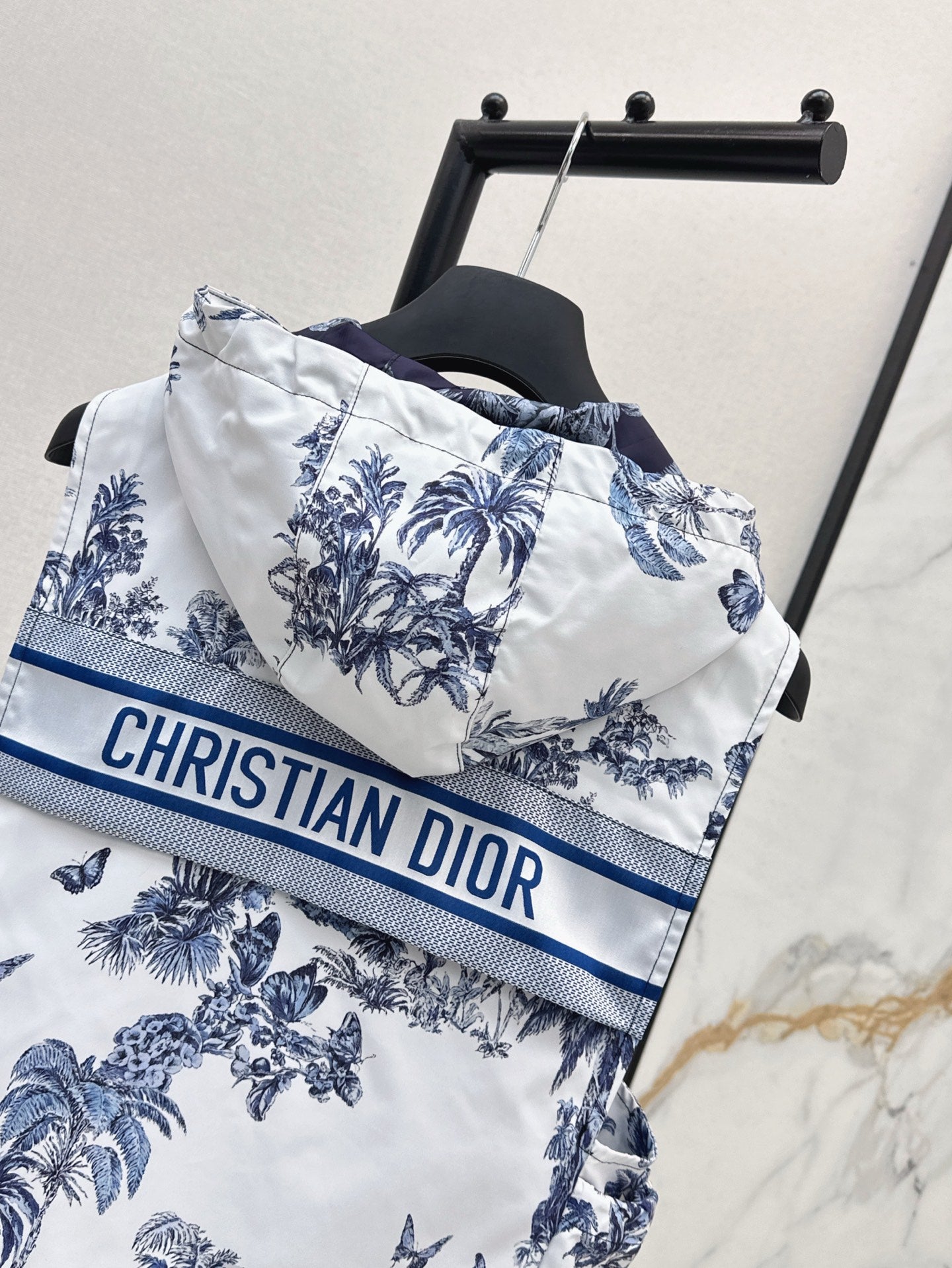 CD 25ss print hooded vest