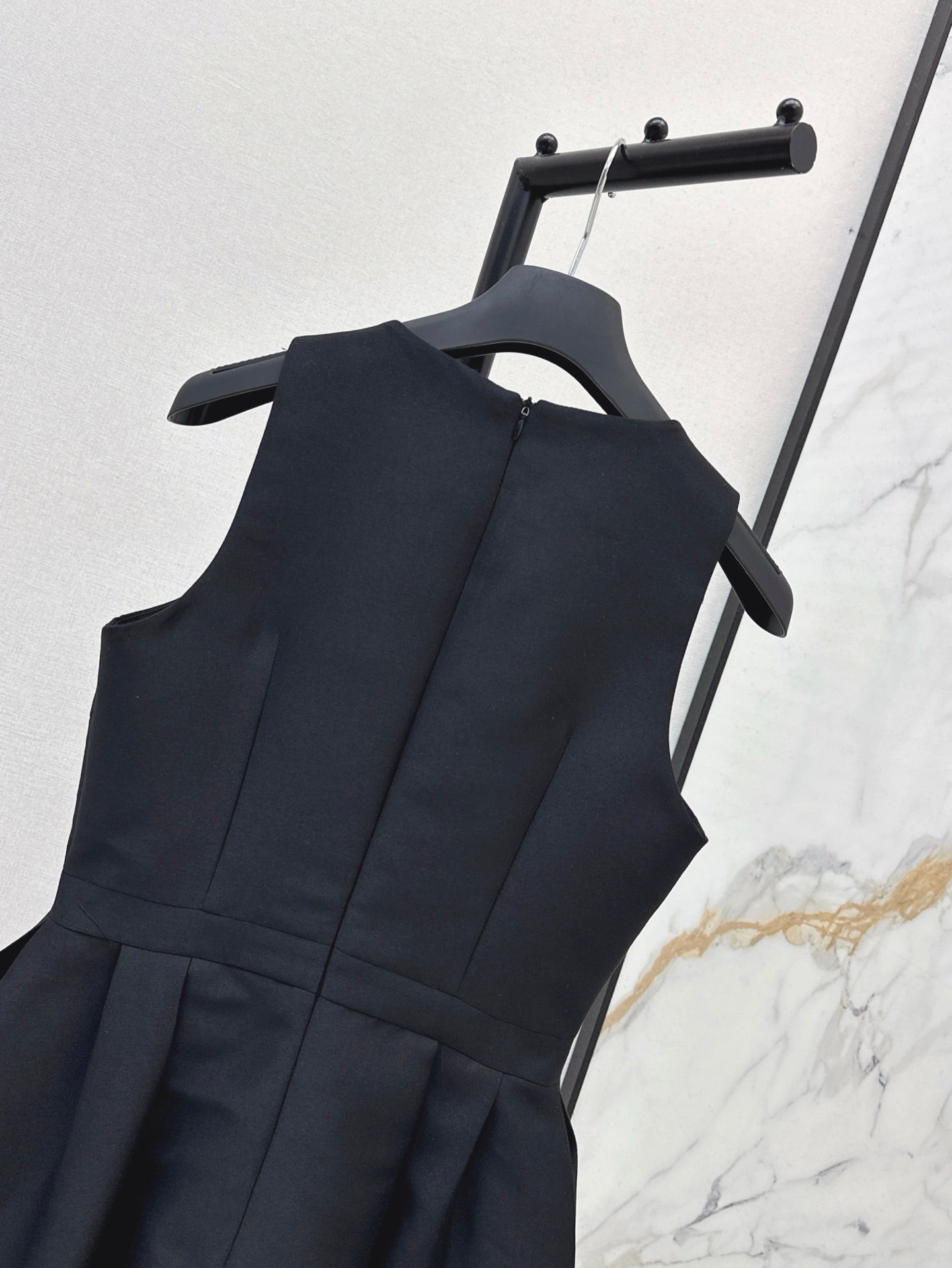 CD 25SS sleeveless dress