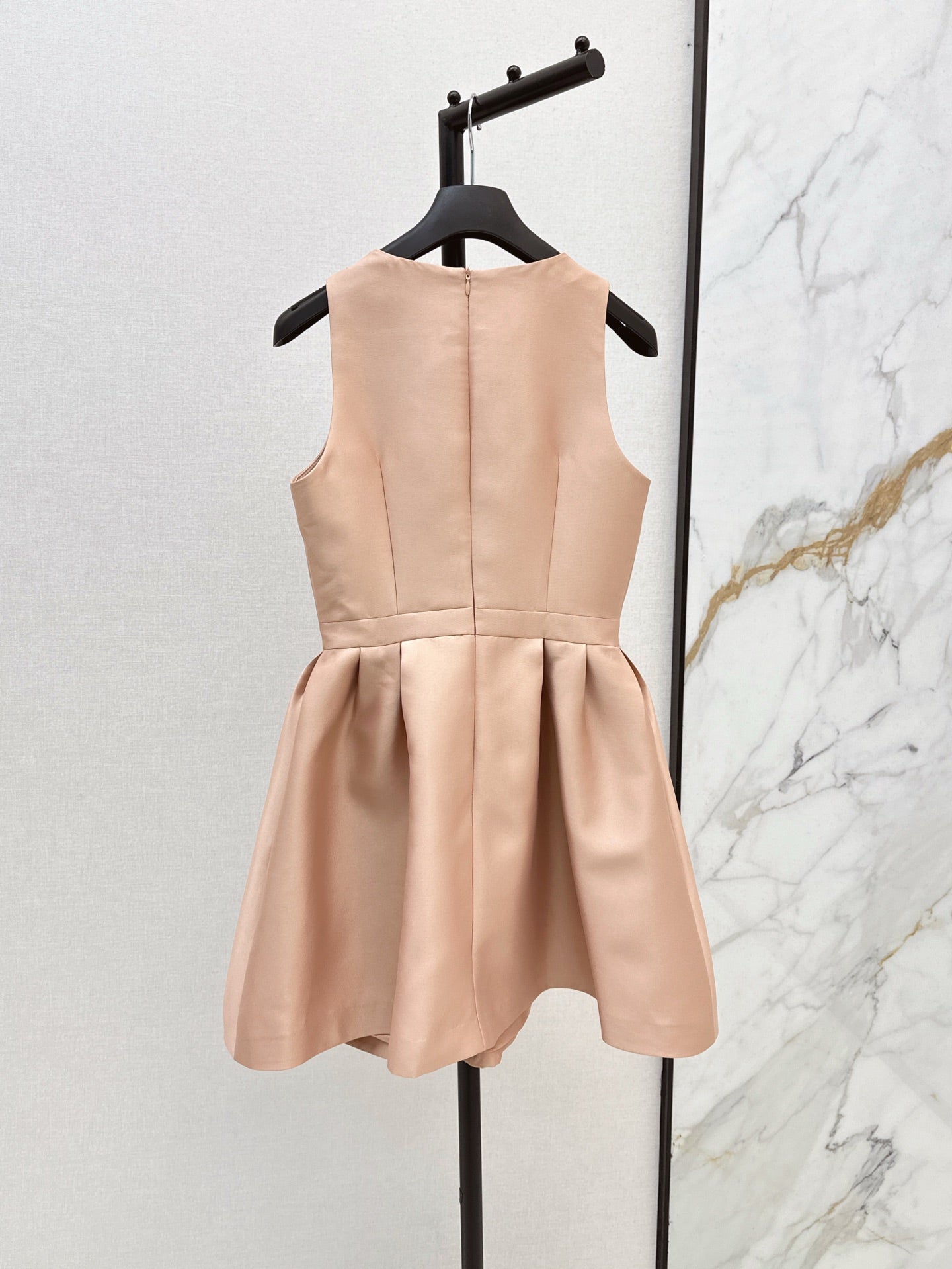 CD 25SS sleeveless dress