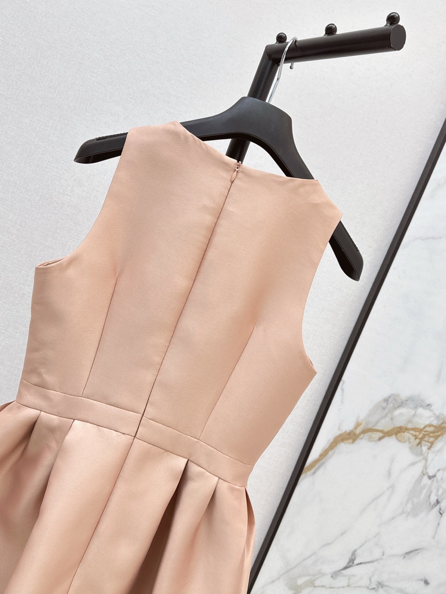 CD 25SS sleeveless dress