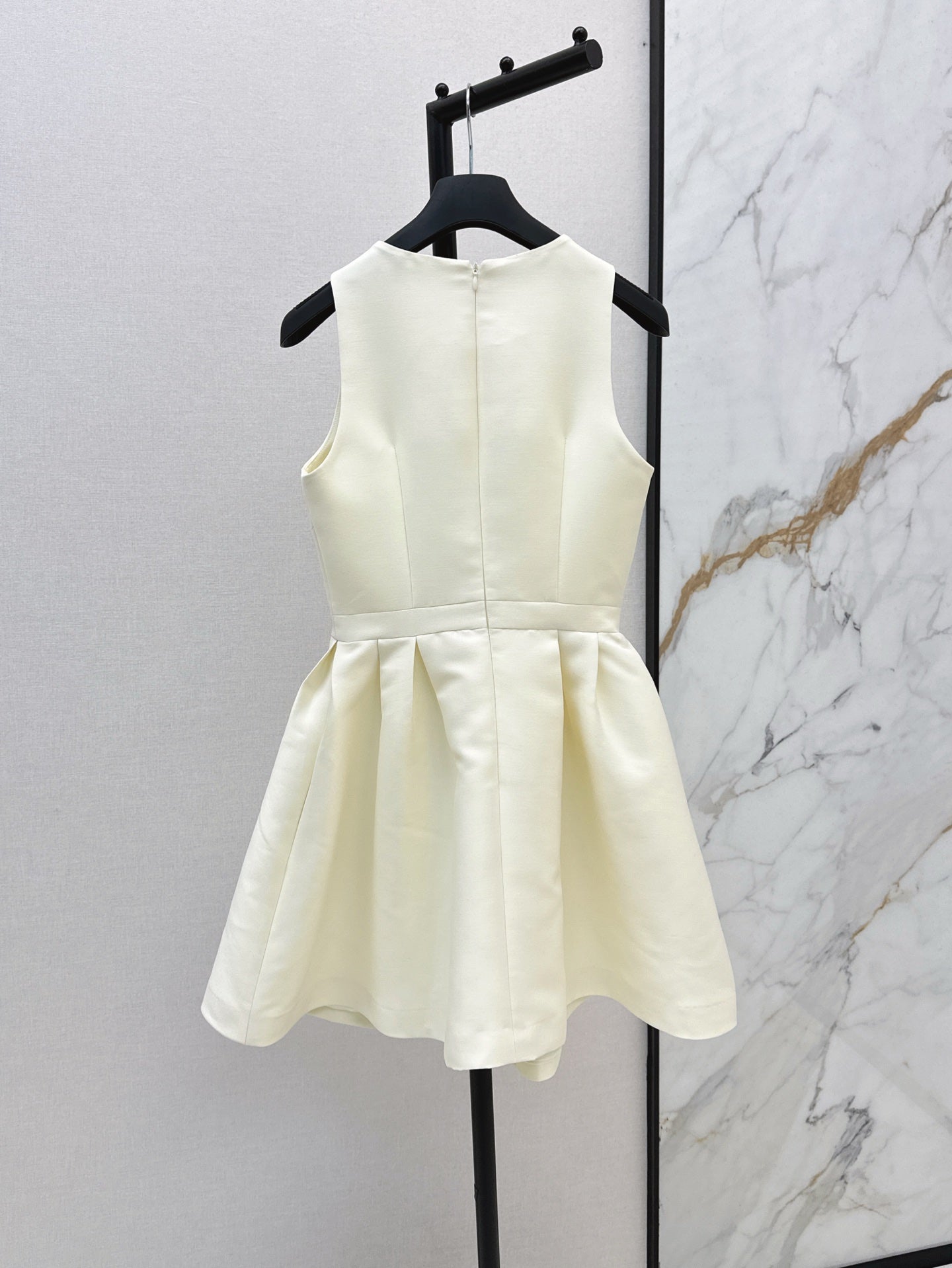 CD 25SS sleeveless dress