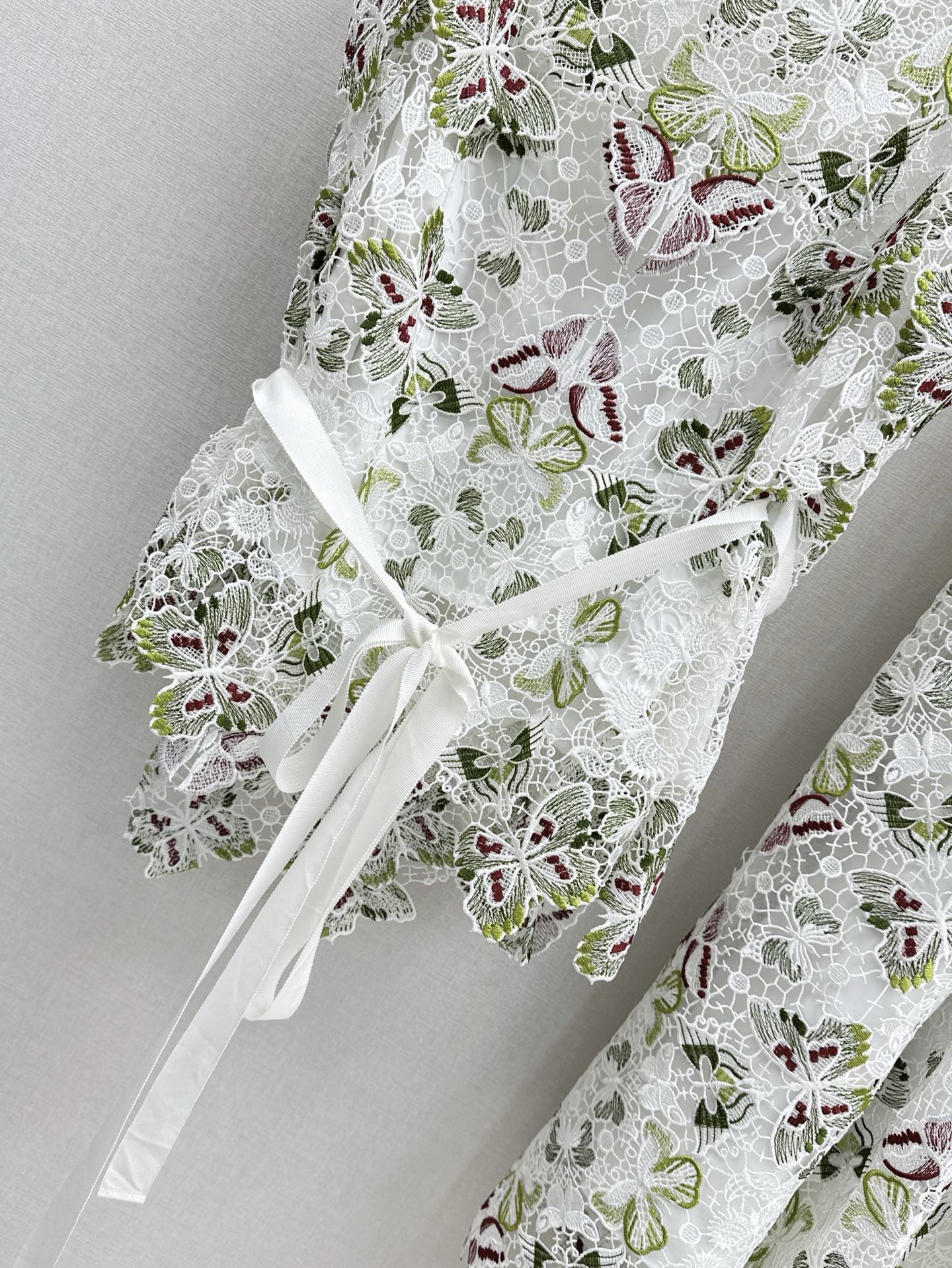CD 25ss lace embroidered camisole