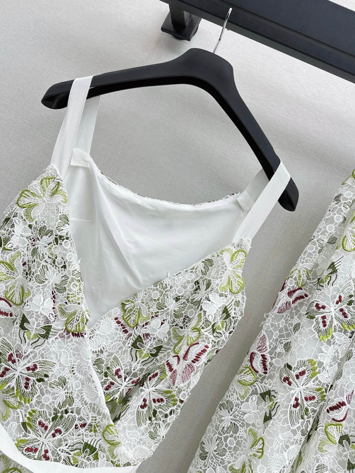 CD 25ss lace embroidered camisole