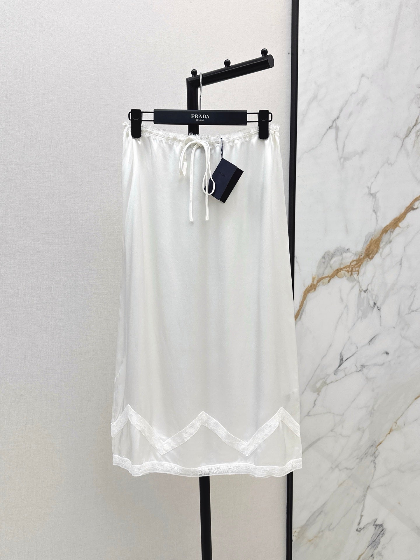 Pra 25ss satin lace skirt