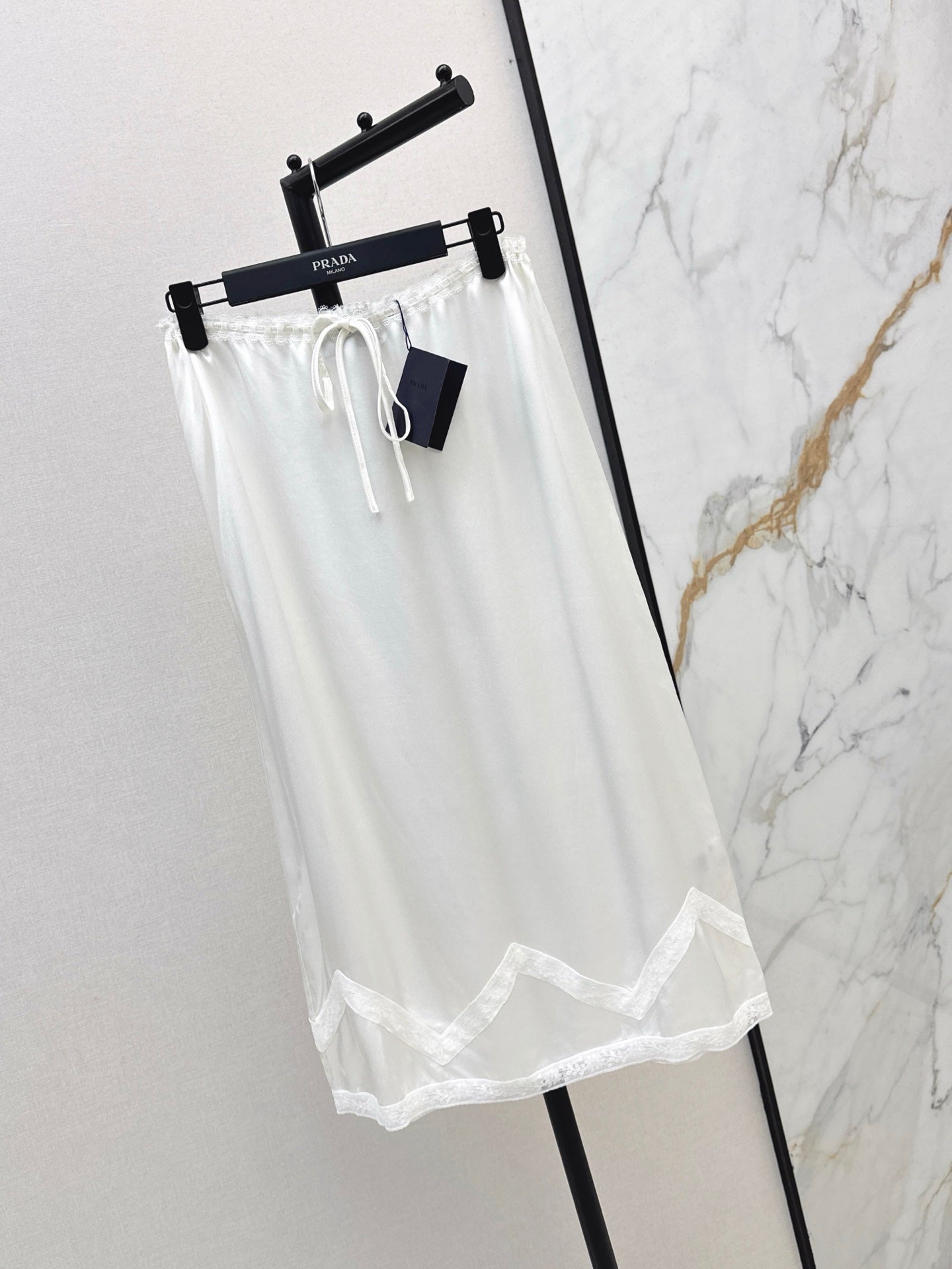 Pra 25ss satin lace skirt