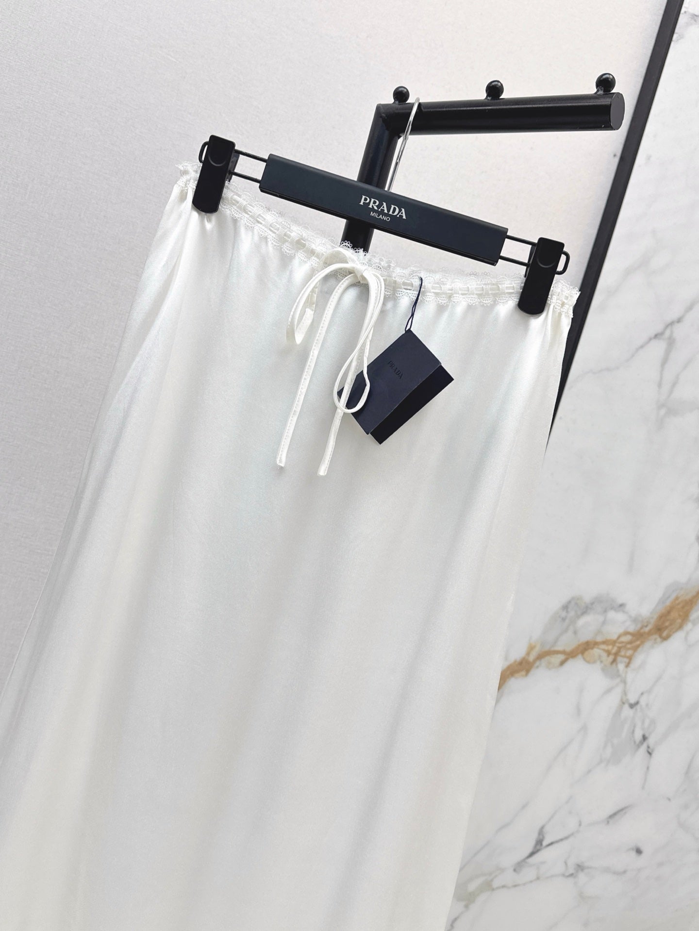 Pra 25ss satin lace skirt