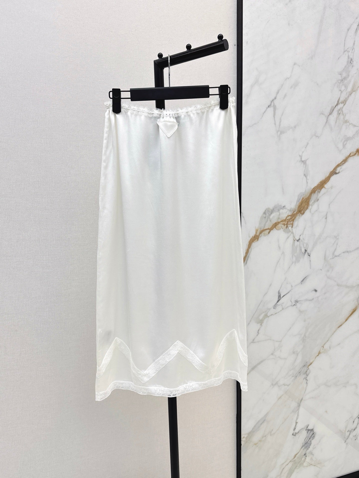 Pra 25ss satin lace skirt