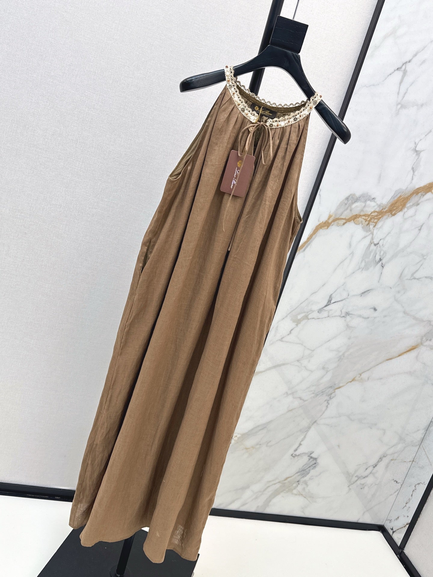 Loro 25ss linen sleeveless dress