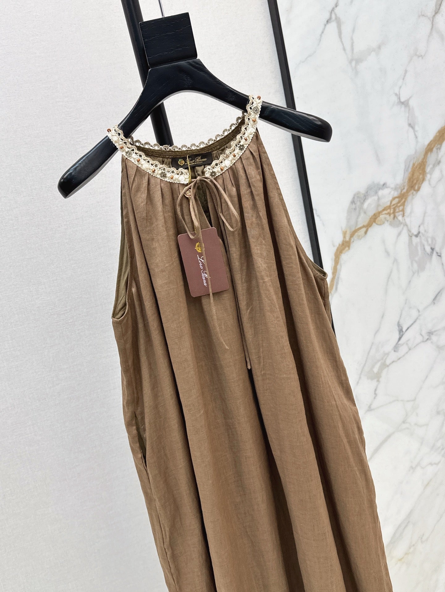 Loro 25ss linen sleeveless dress