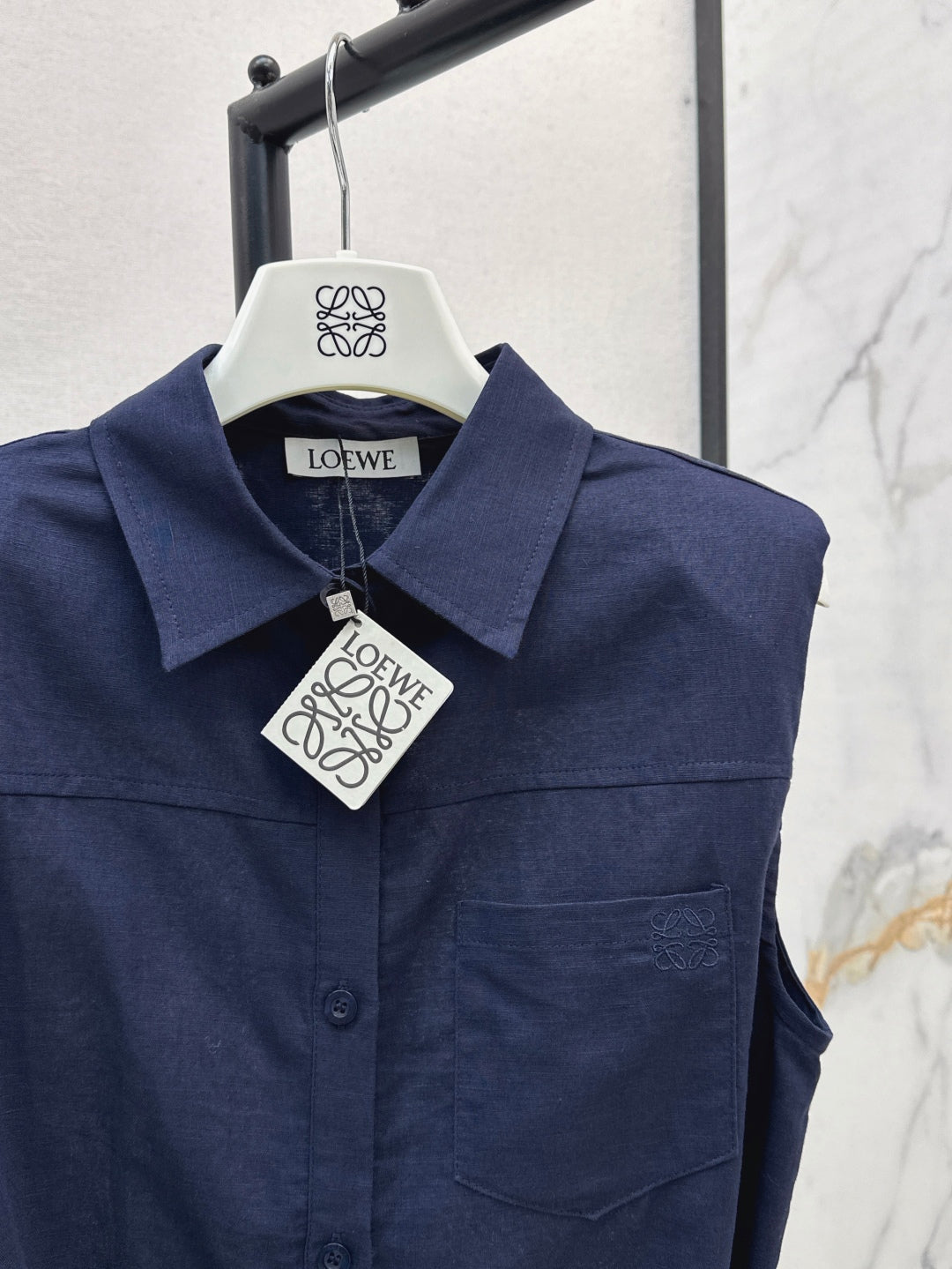 Loe 25ss sleeveless shirt