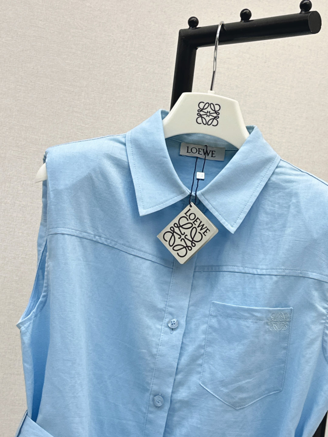 Loe 25ss sleeveless shirt