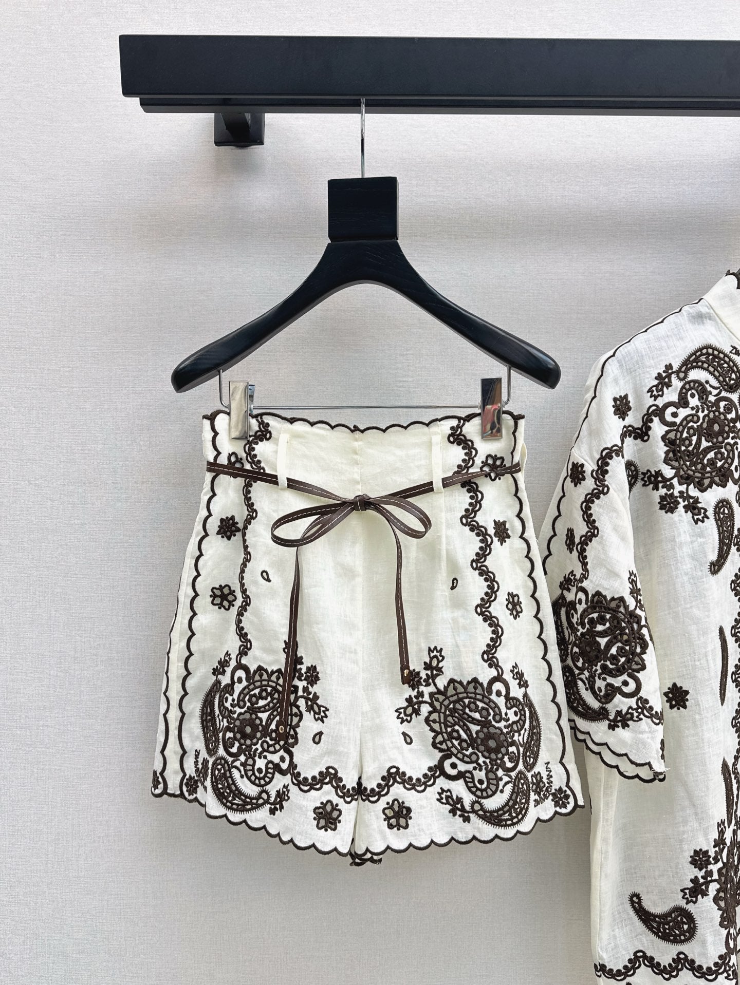 Zimm 25ss linen embroidered short