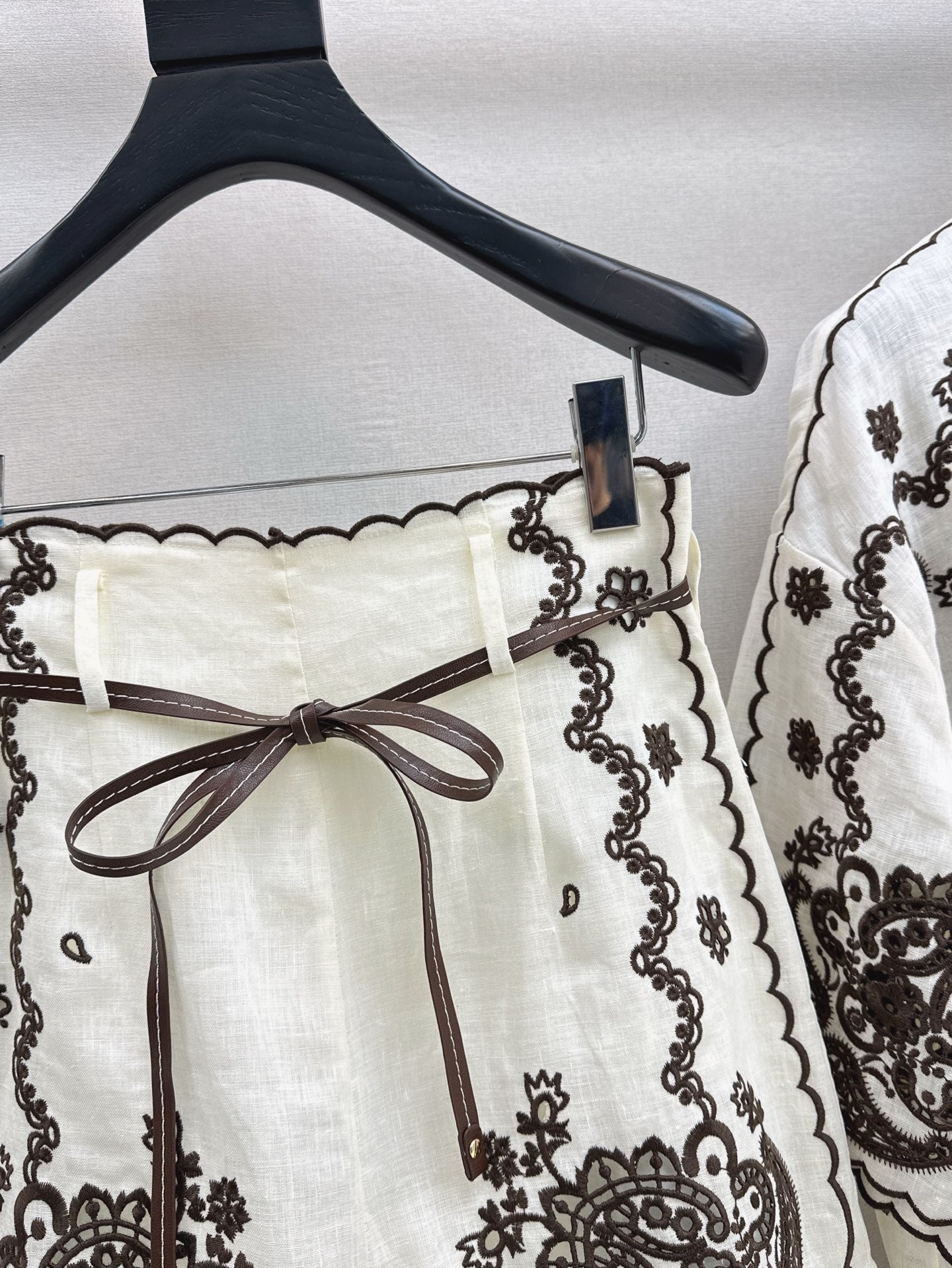 Zimm 25ss linen embroidered short